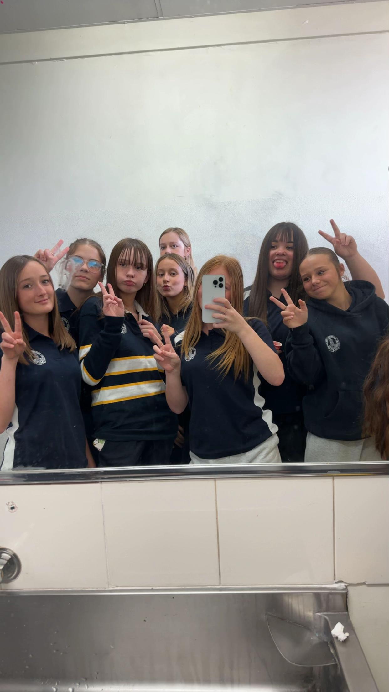 @𝒂𝒂𝒍𝒊𝒚𝒂𝒉 😼