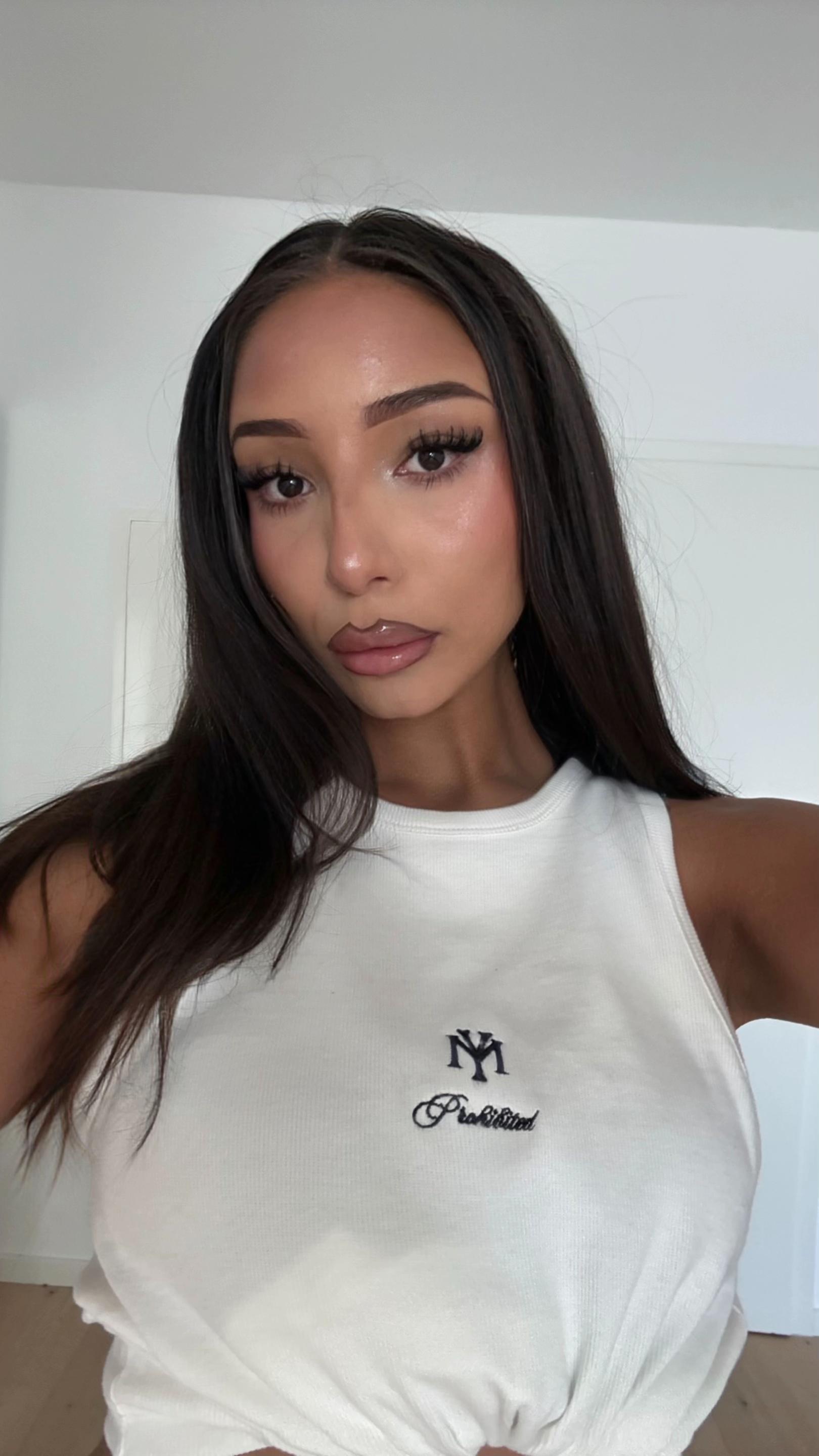 @𝓐𝓷𝓪