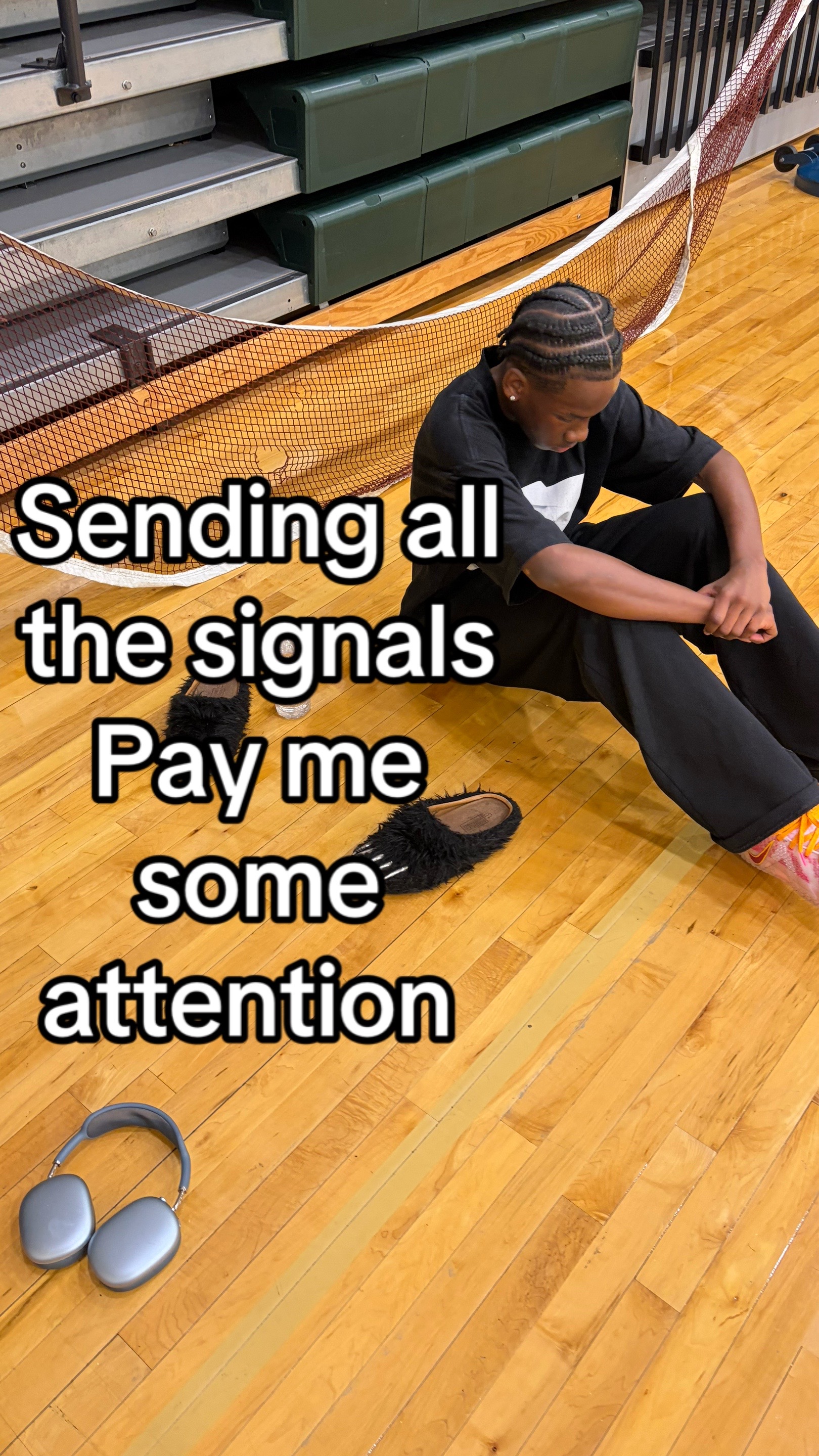 @￶