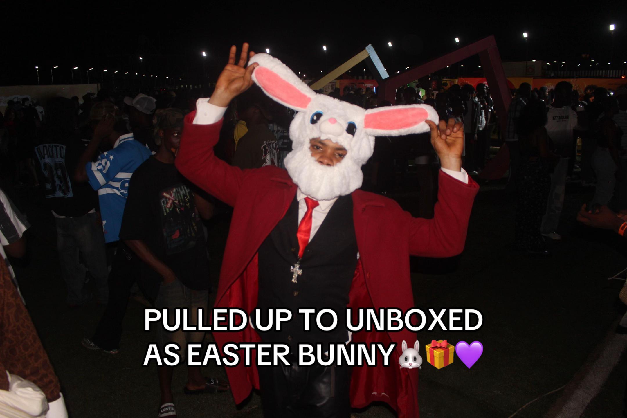 @EASTER BUNNY🐰🎁💜
