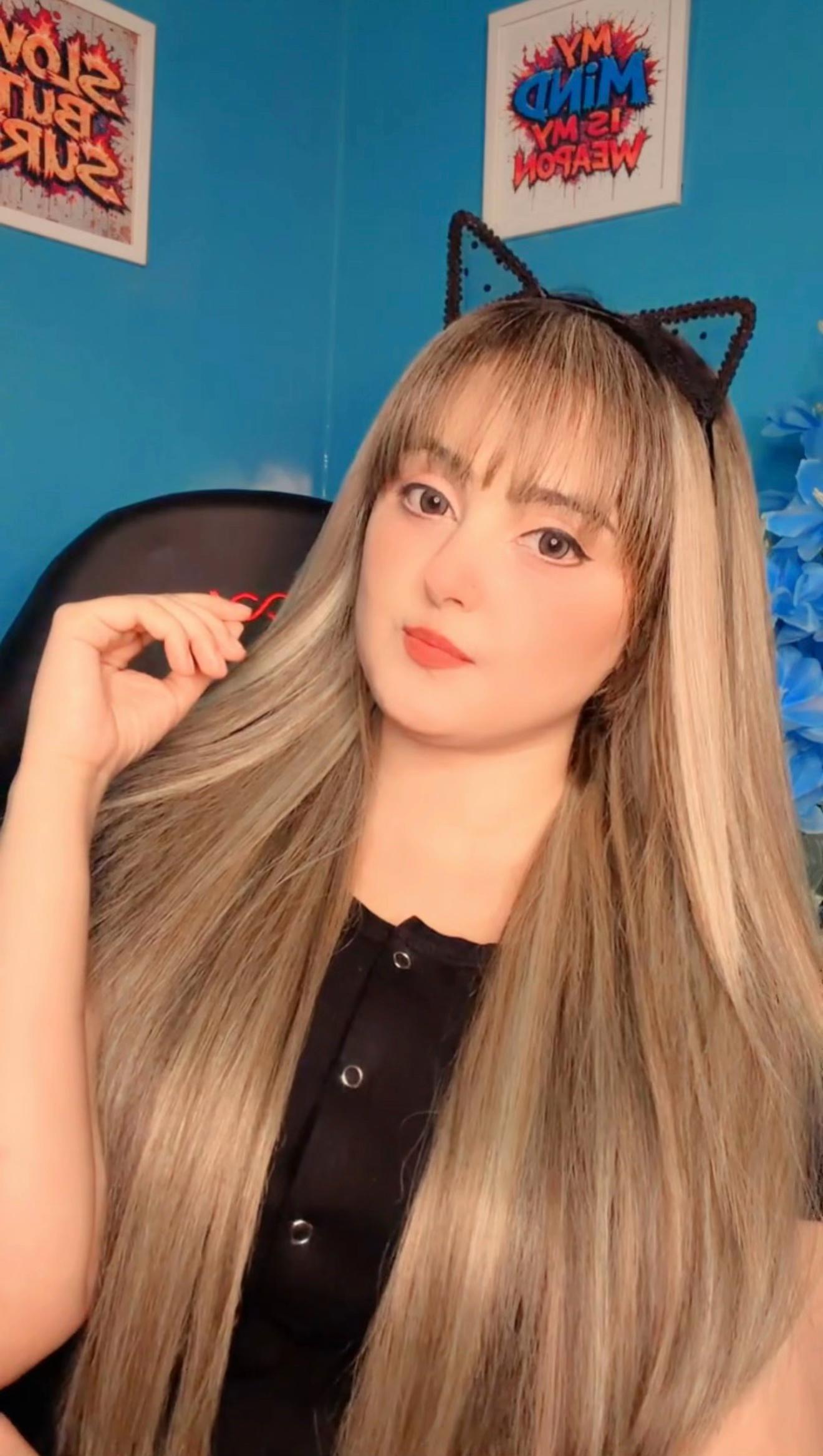 @Aყɱι Sԋαԋ🦋