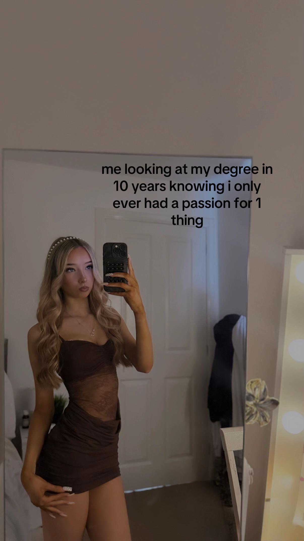 @𝐞
