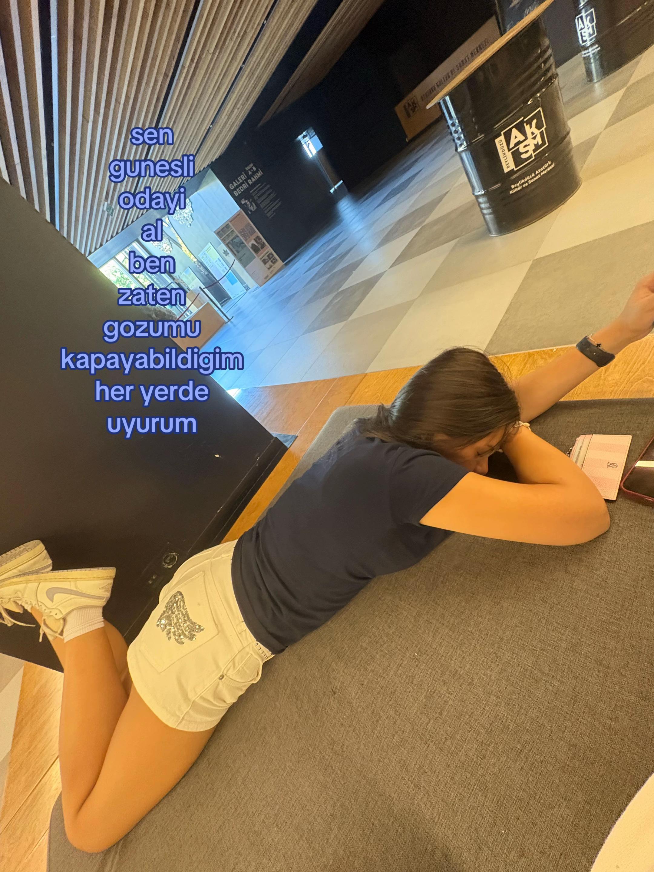 @🤷🏻&zwj;♀️