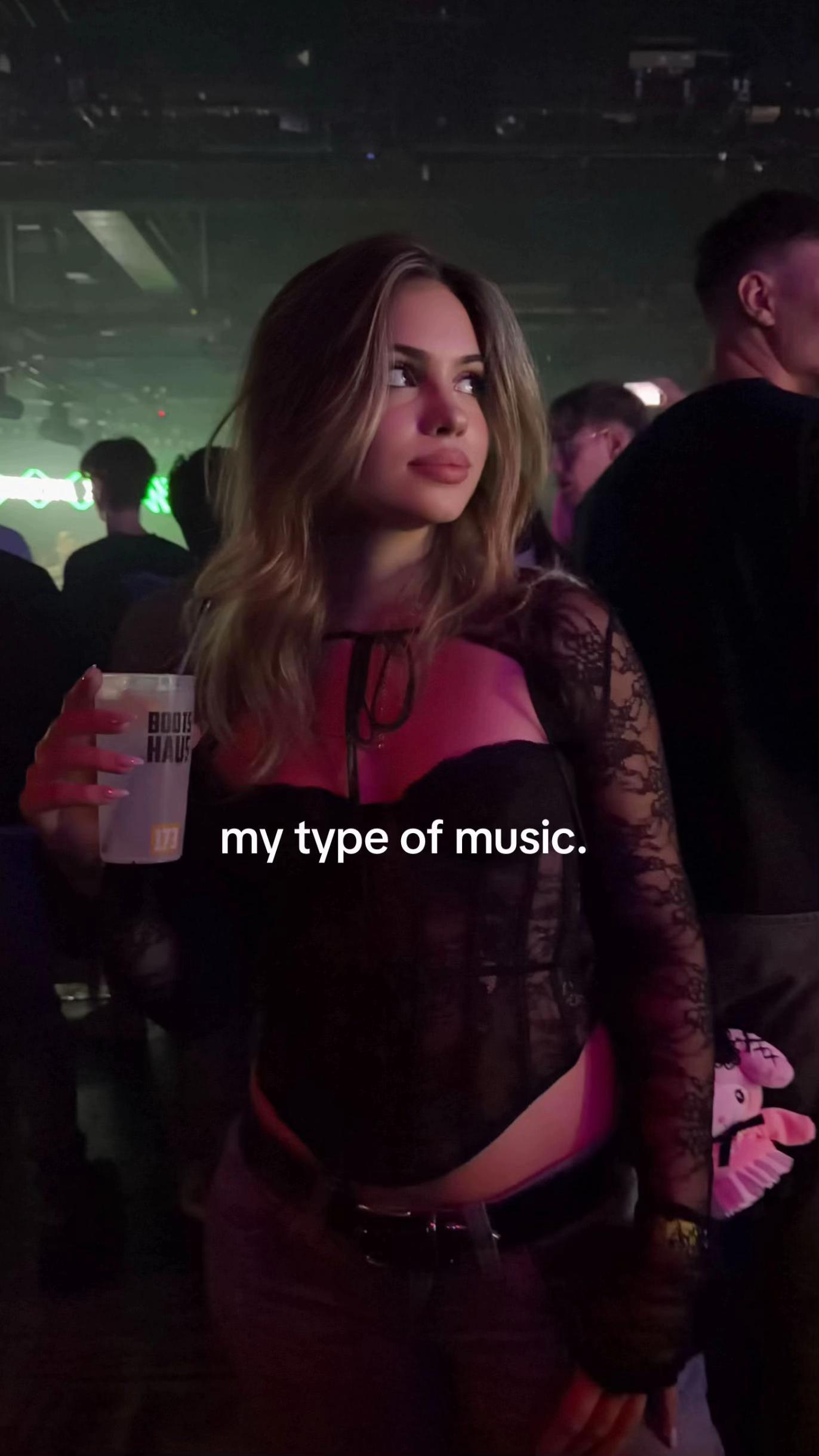 @Ururiwoqpsöynfkjdowowurjrjgiei