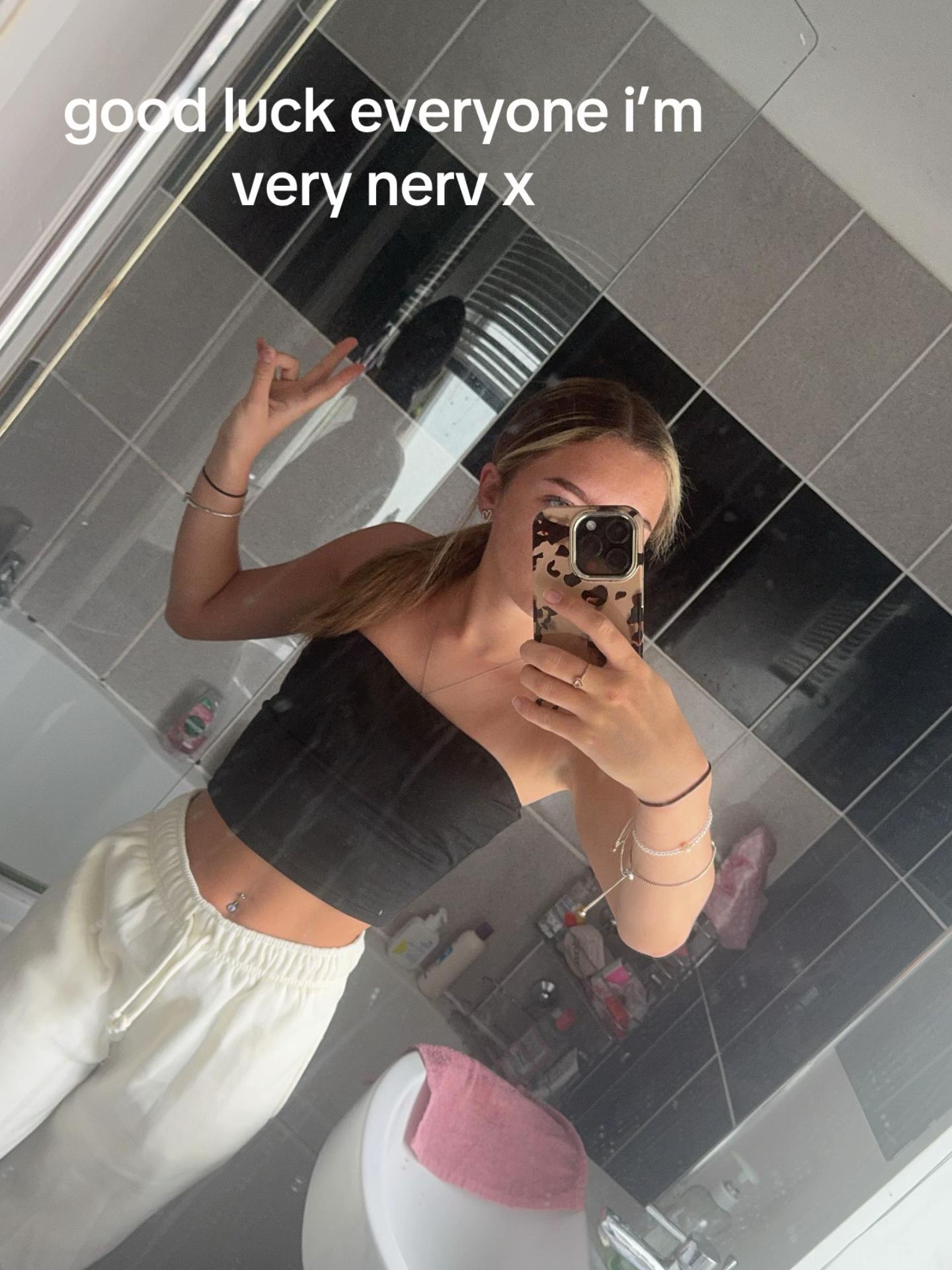 @holl💝