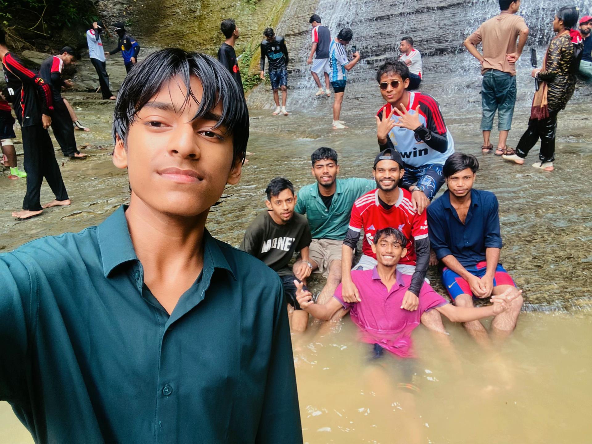 @स्राबोन तालुकदार🕸️