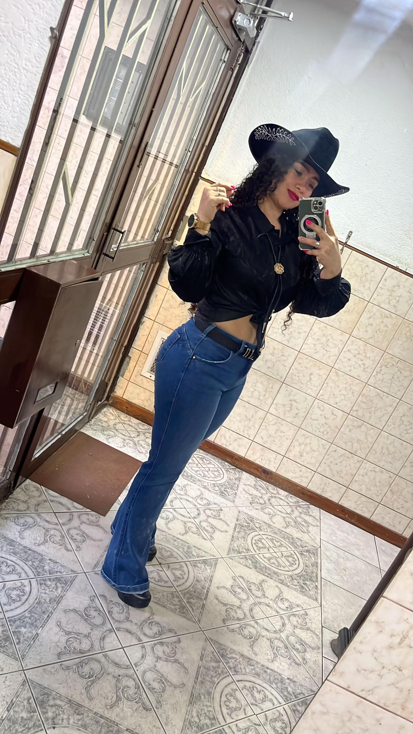 @Ester Ramirez