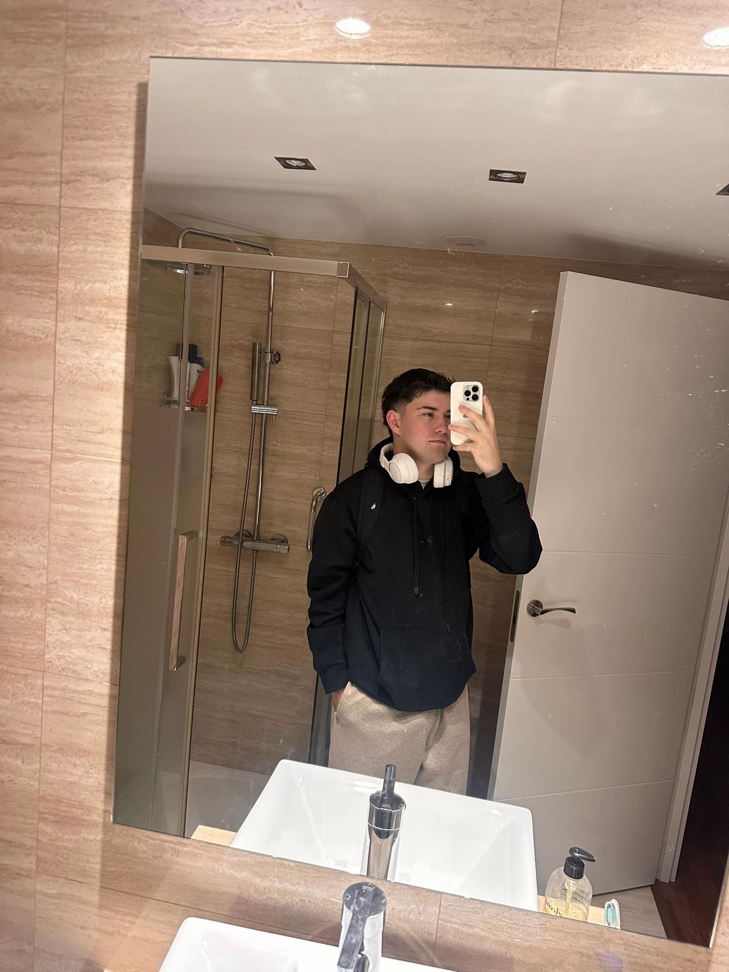 @🦦