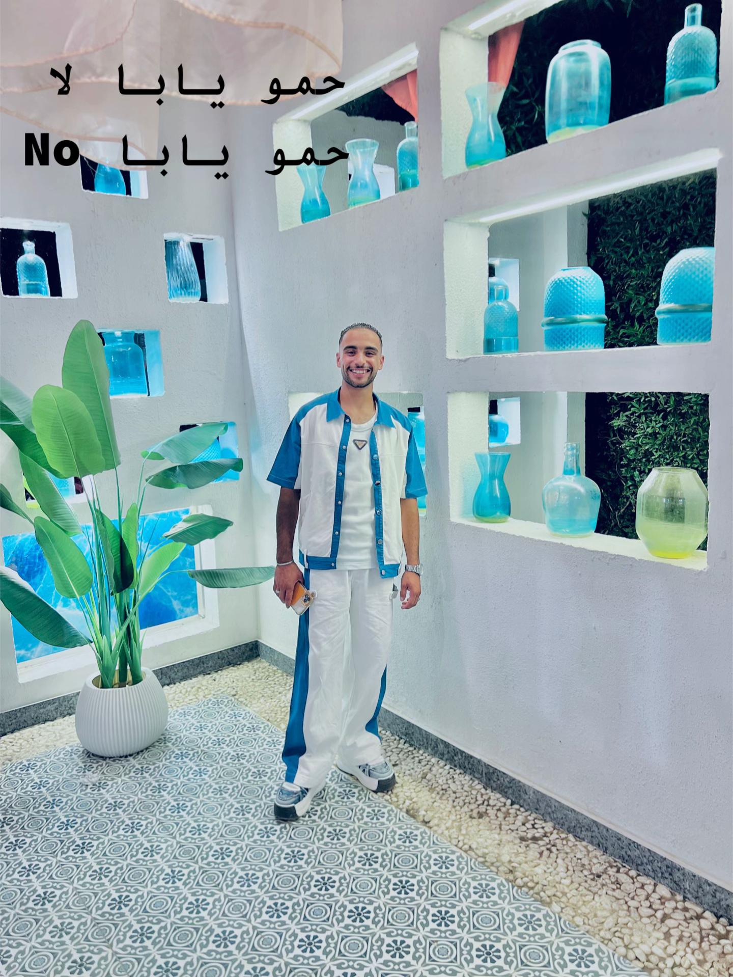 @دولفين في وسط قروش⚓🐬