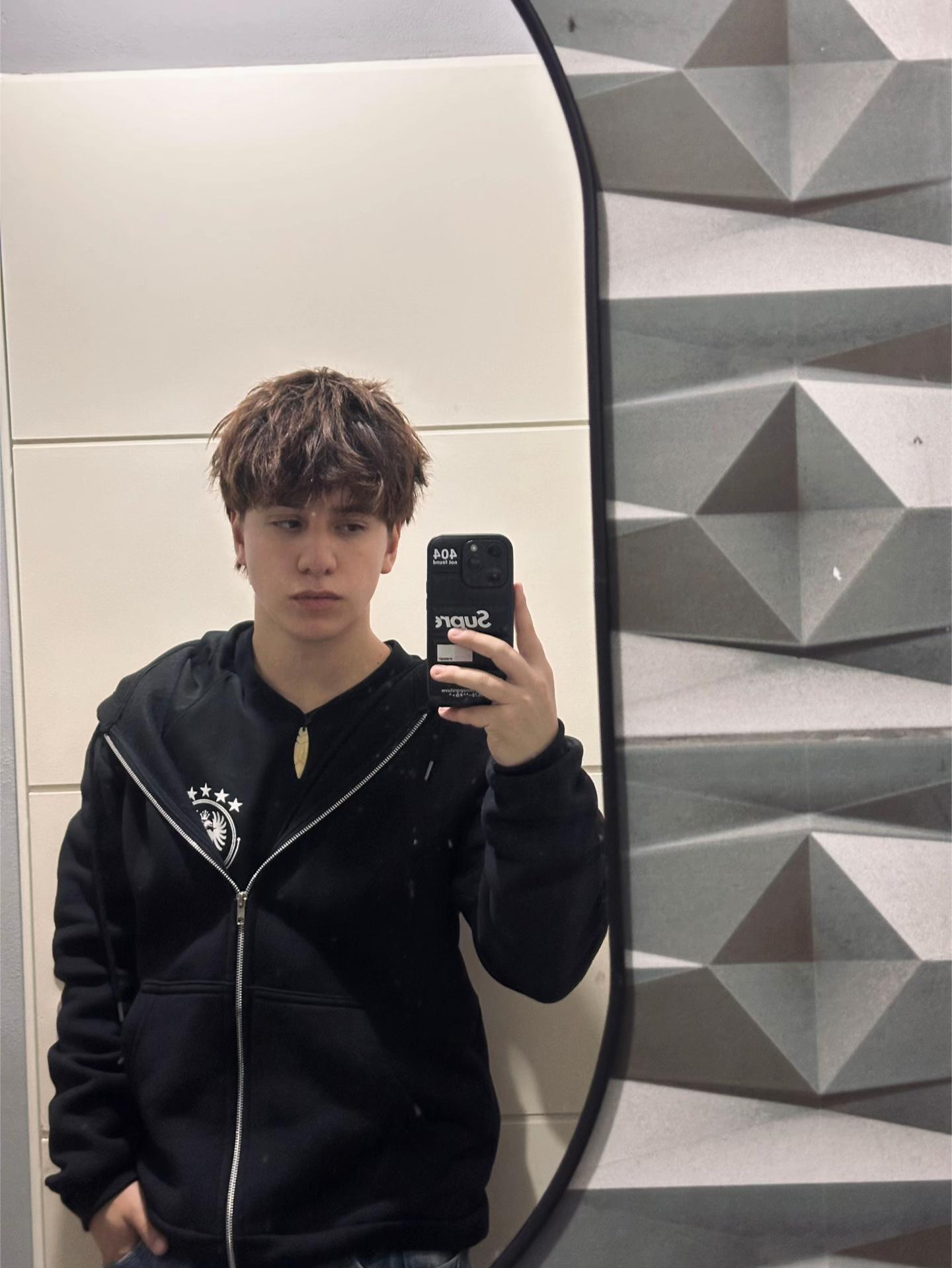 @𝙀𝙢𝙞𝙡𝙞𝙖𝙣𝙤𝙤𝙜𝙡 🕷️