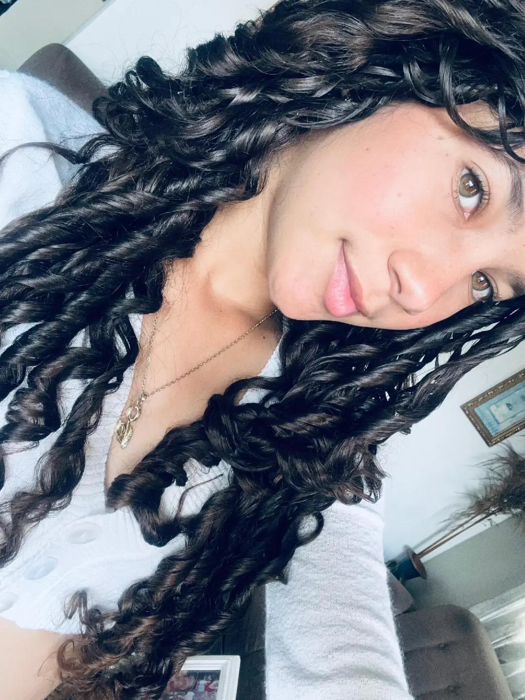 @•
