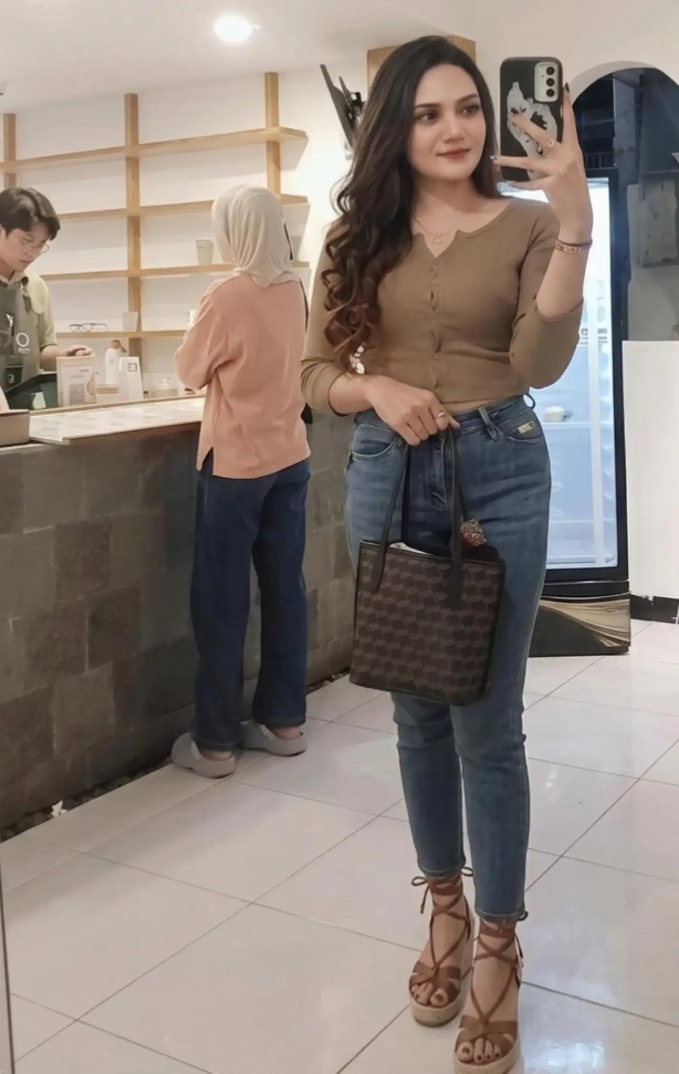 @vanesya putri f