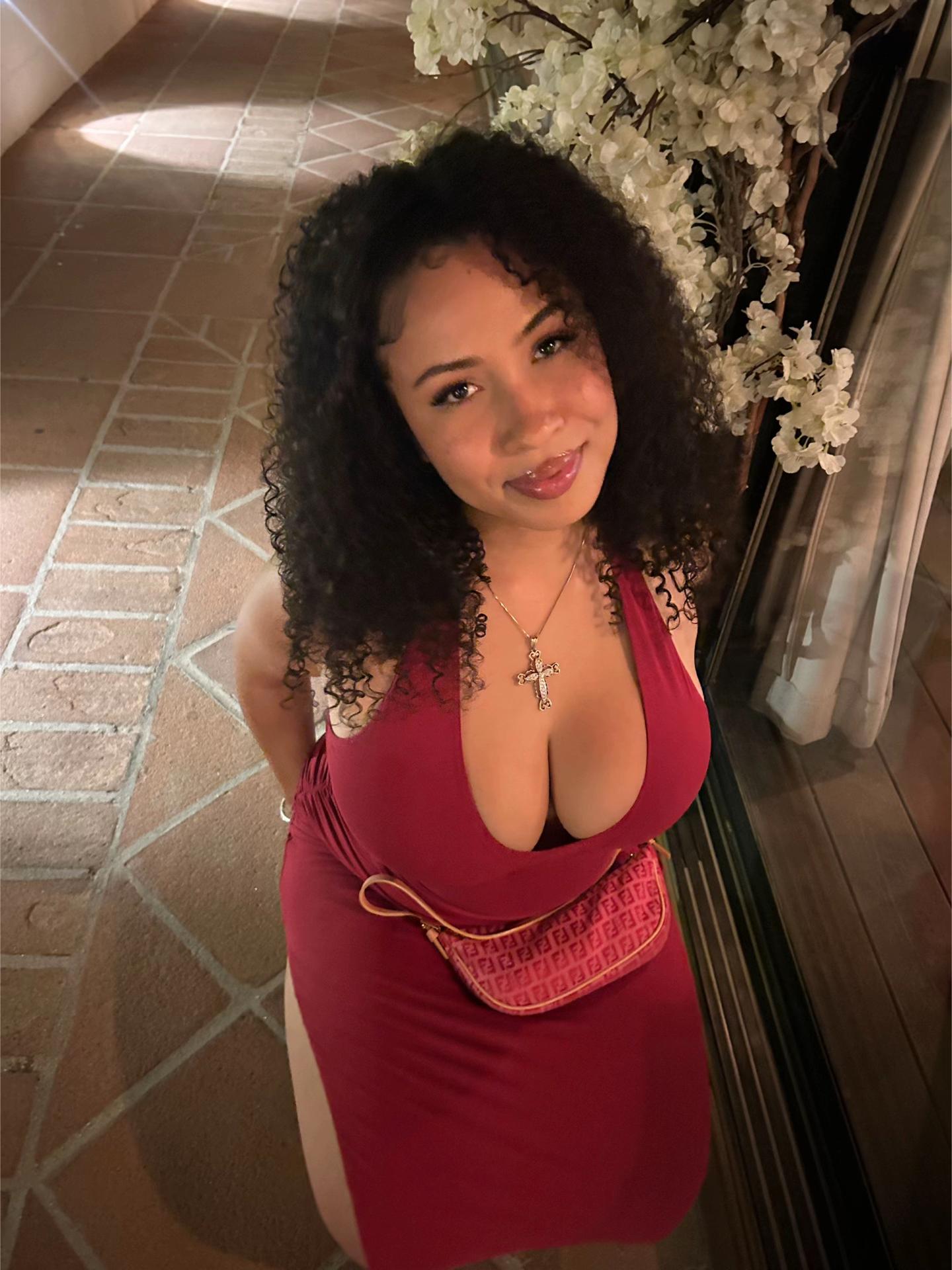 @DanielleRamona