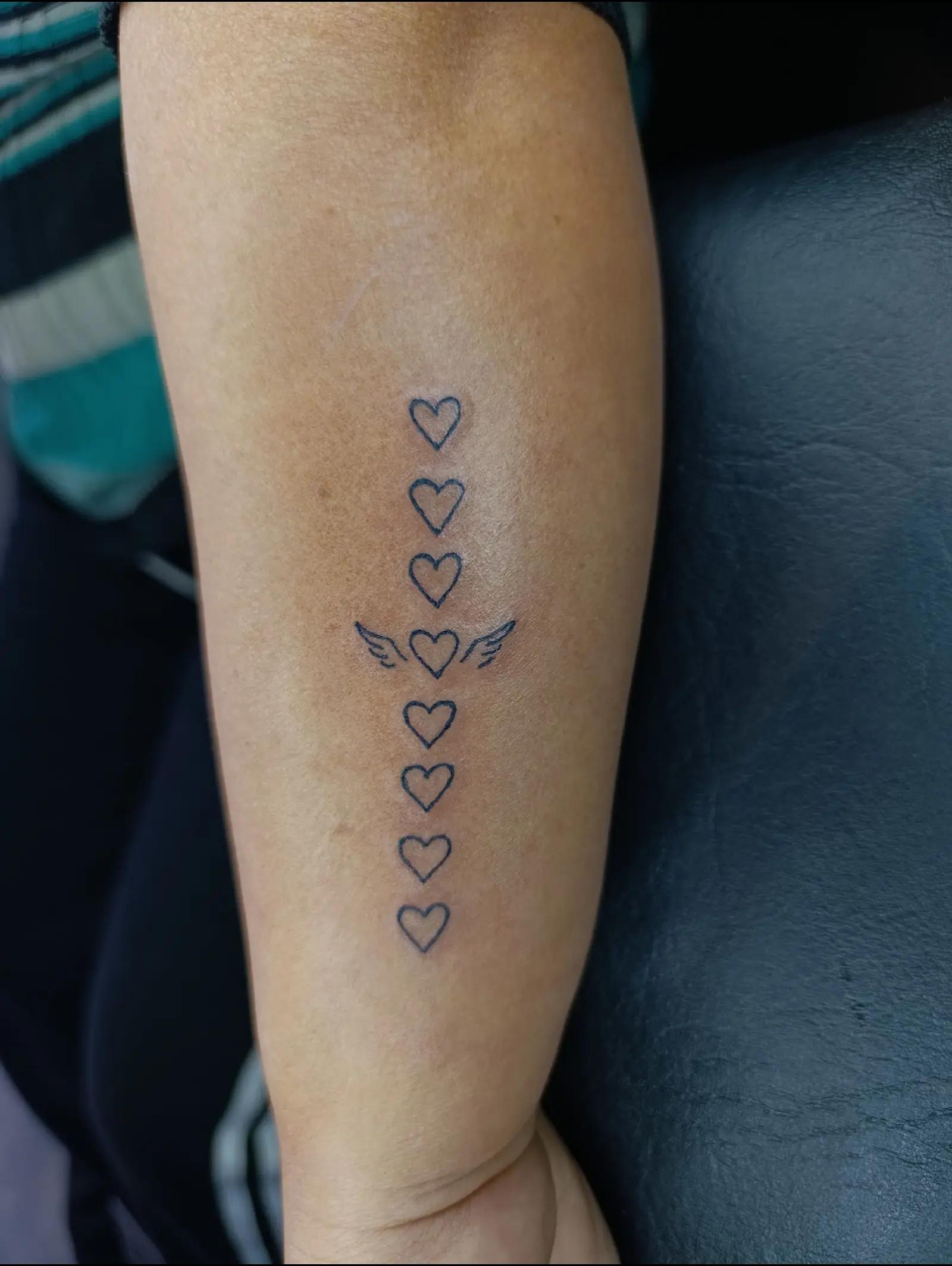 @Hilaria.tattoo