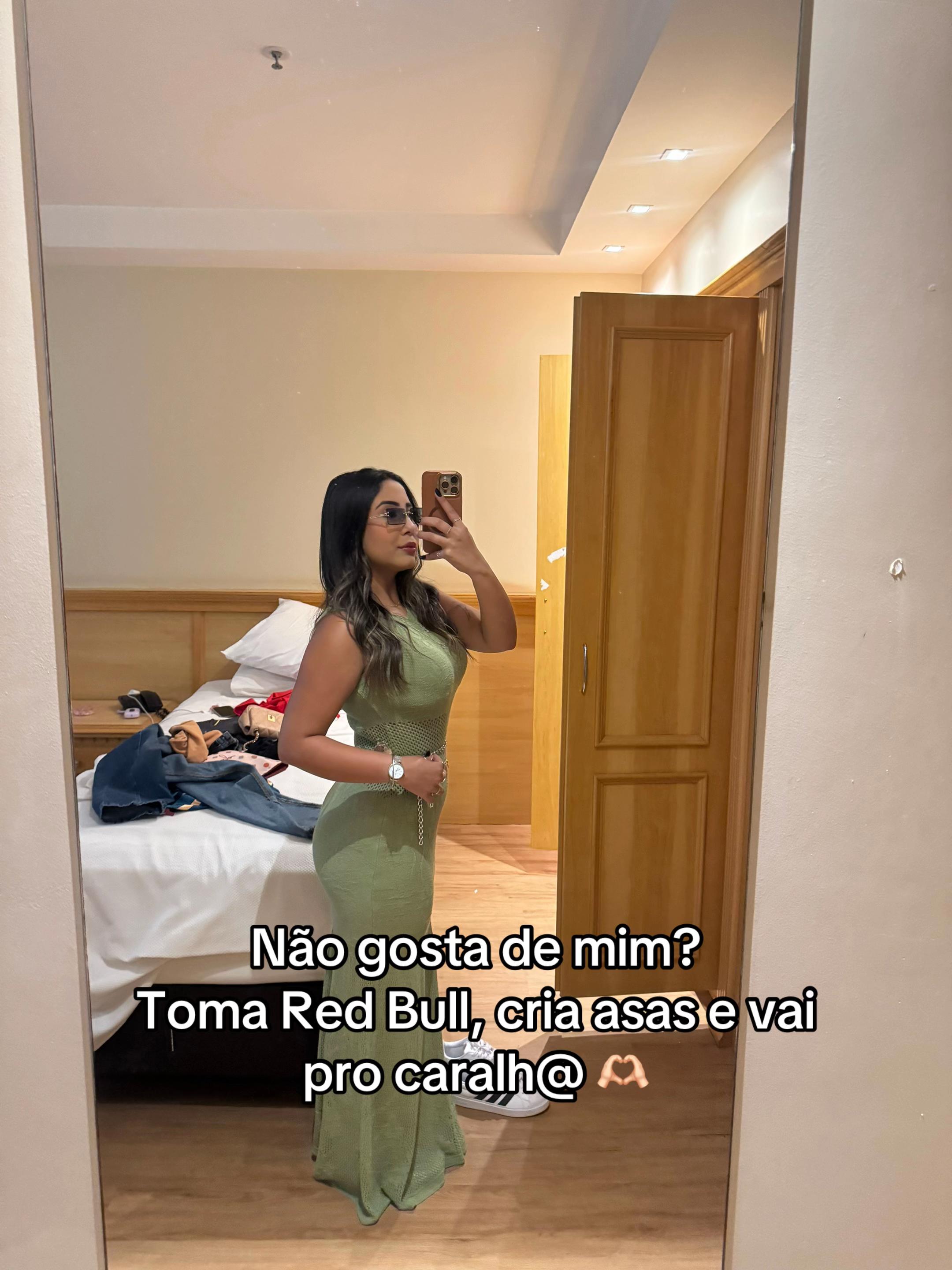 @Livia Fernandes