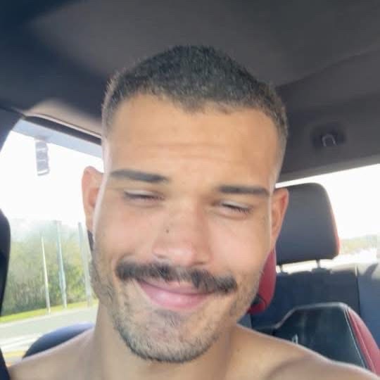 @Ícaro