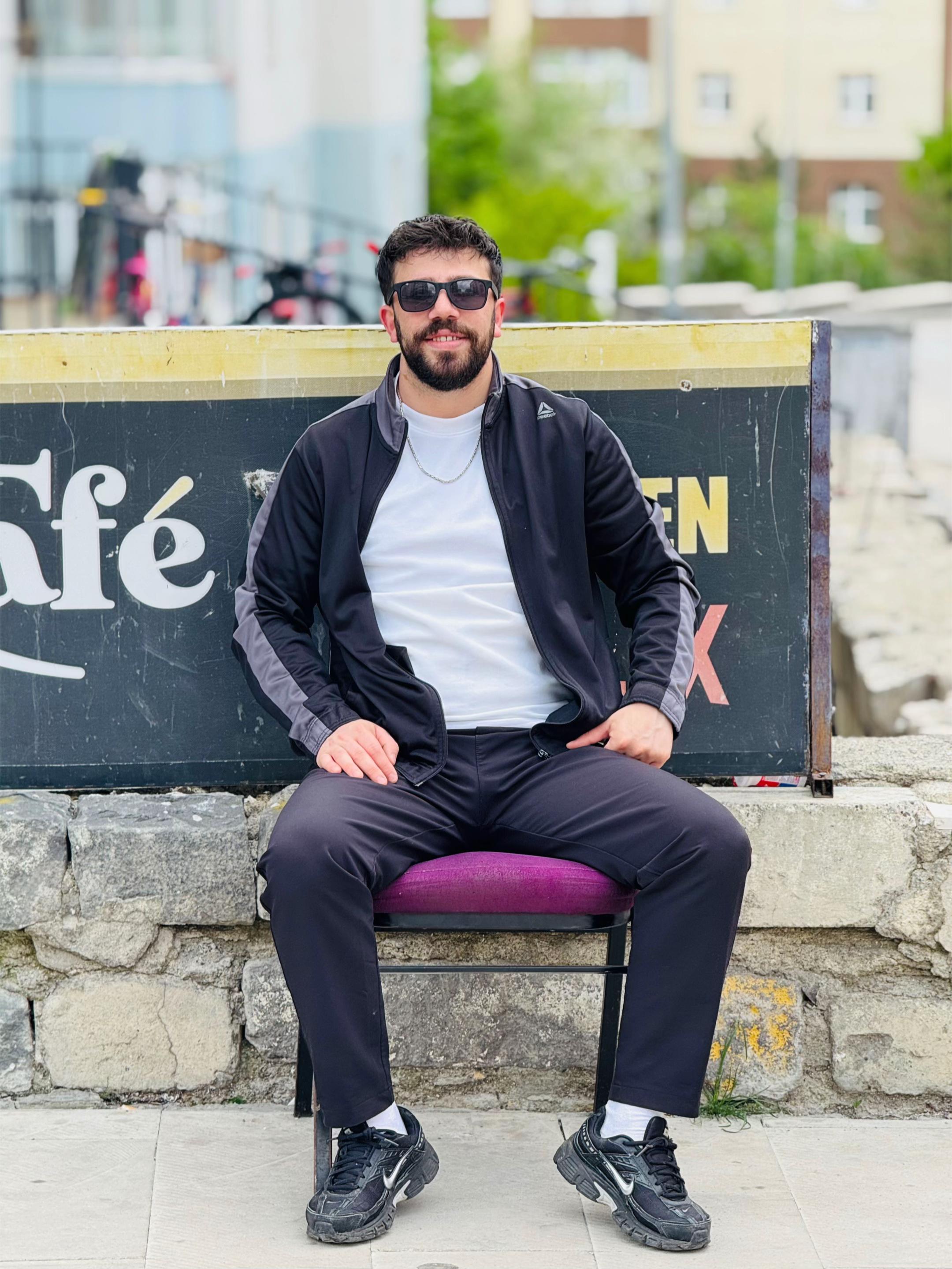 @&Ouml;mer Tekin