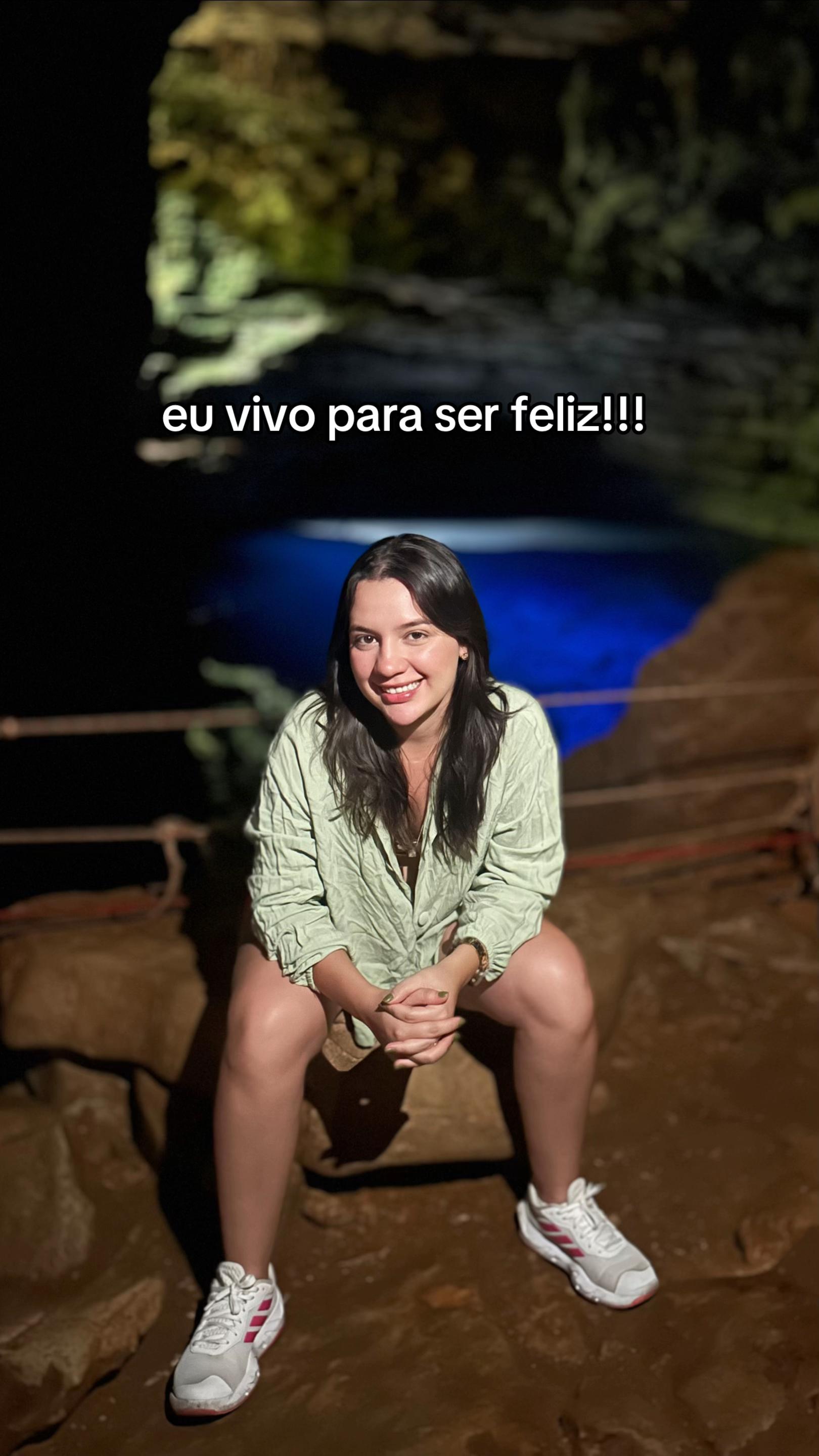 @L&iacute;via Souza