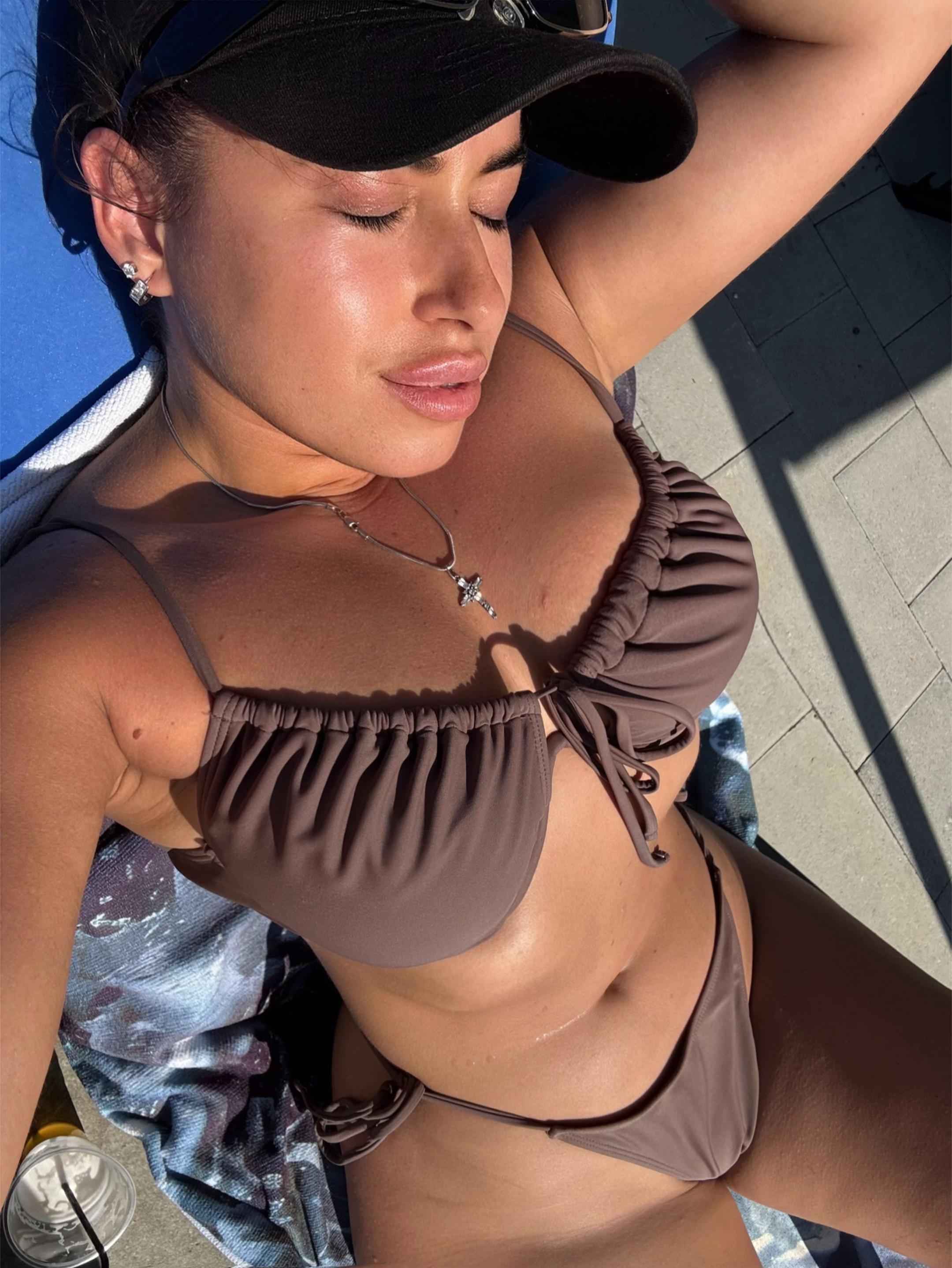 @Аделіна