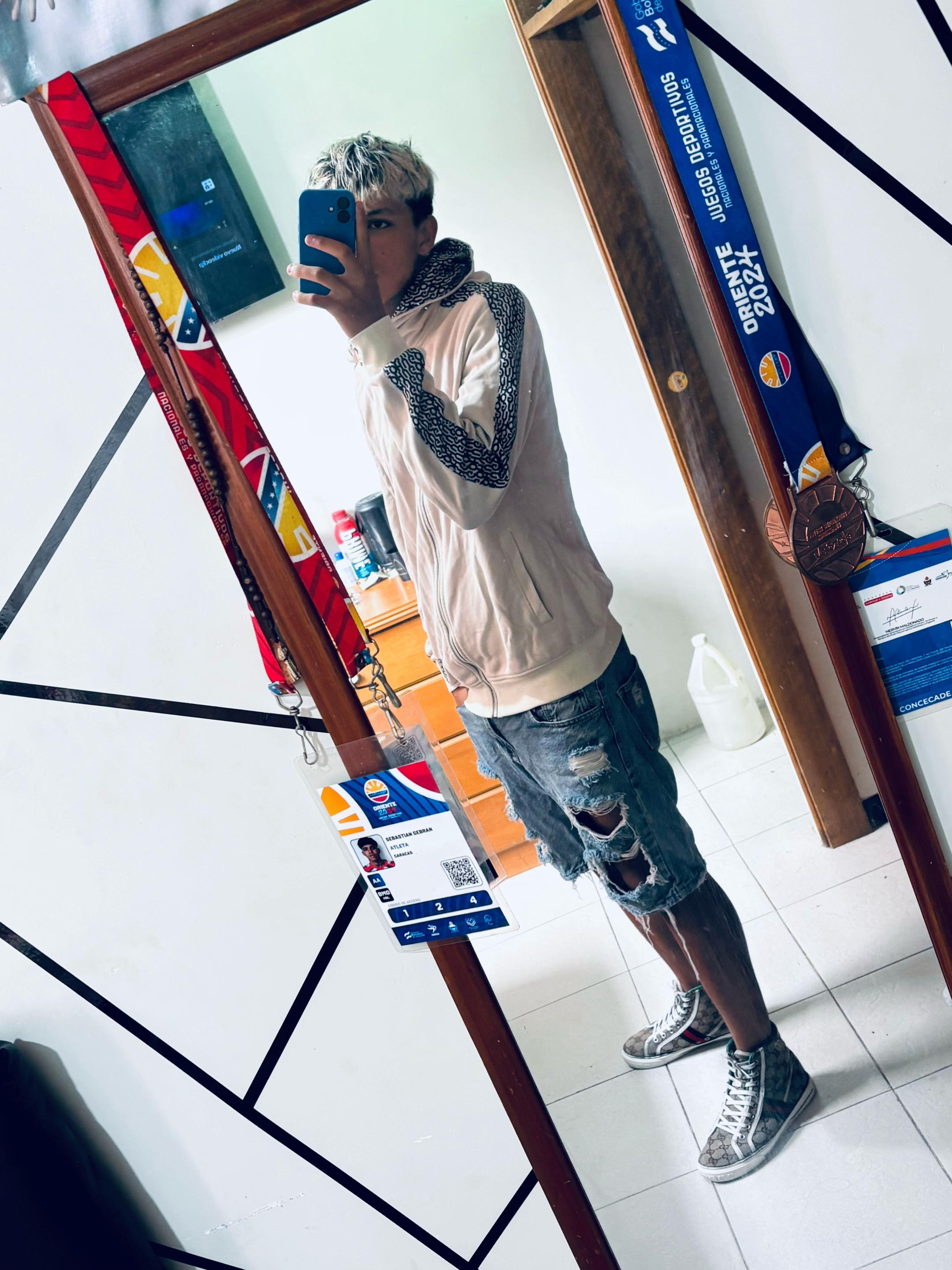 @🤴🏻⚡️