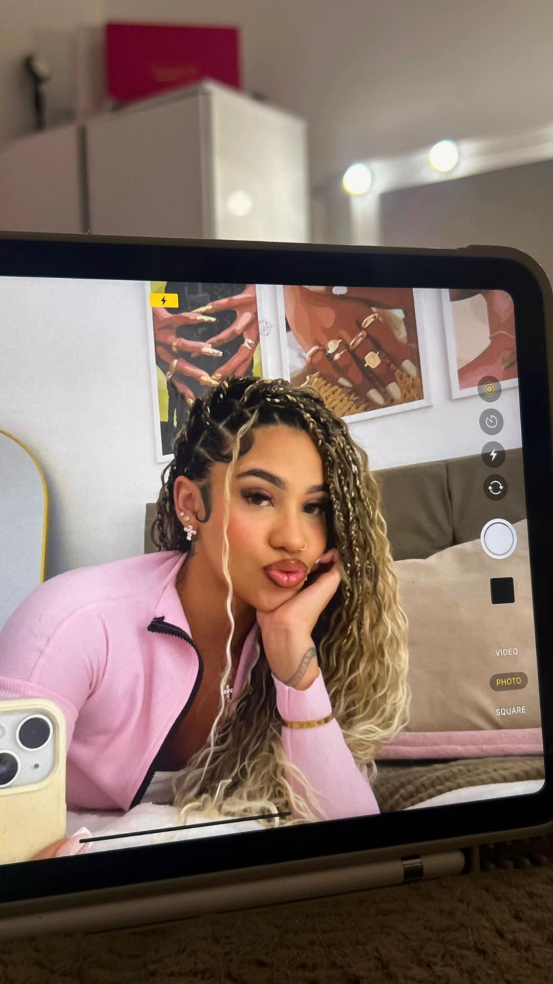 @Ella ♡