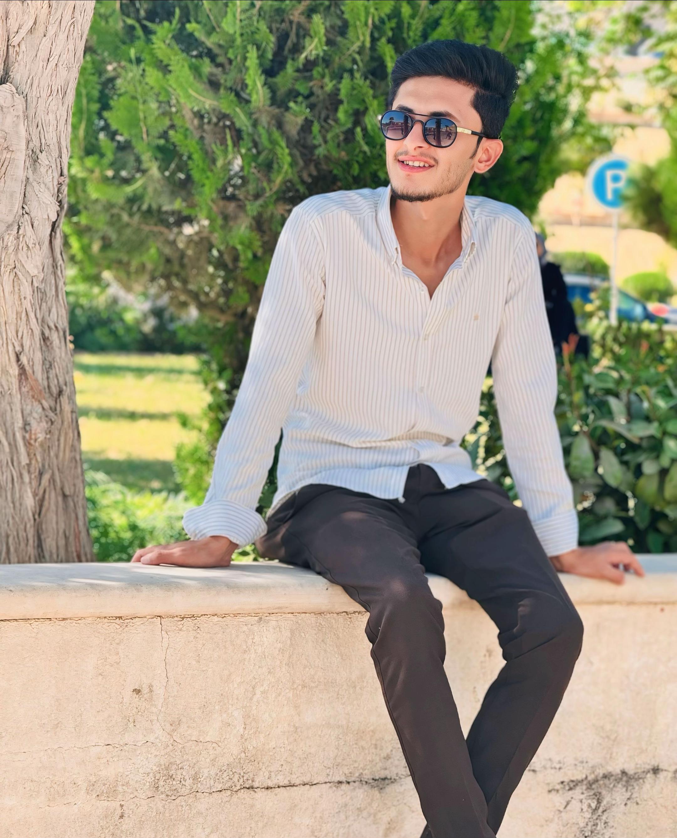@احمد الظاهر الصخري