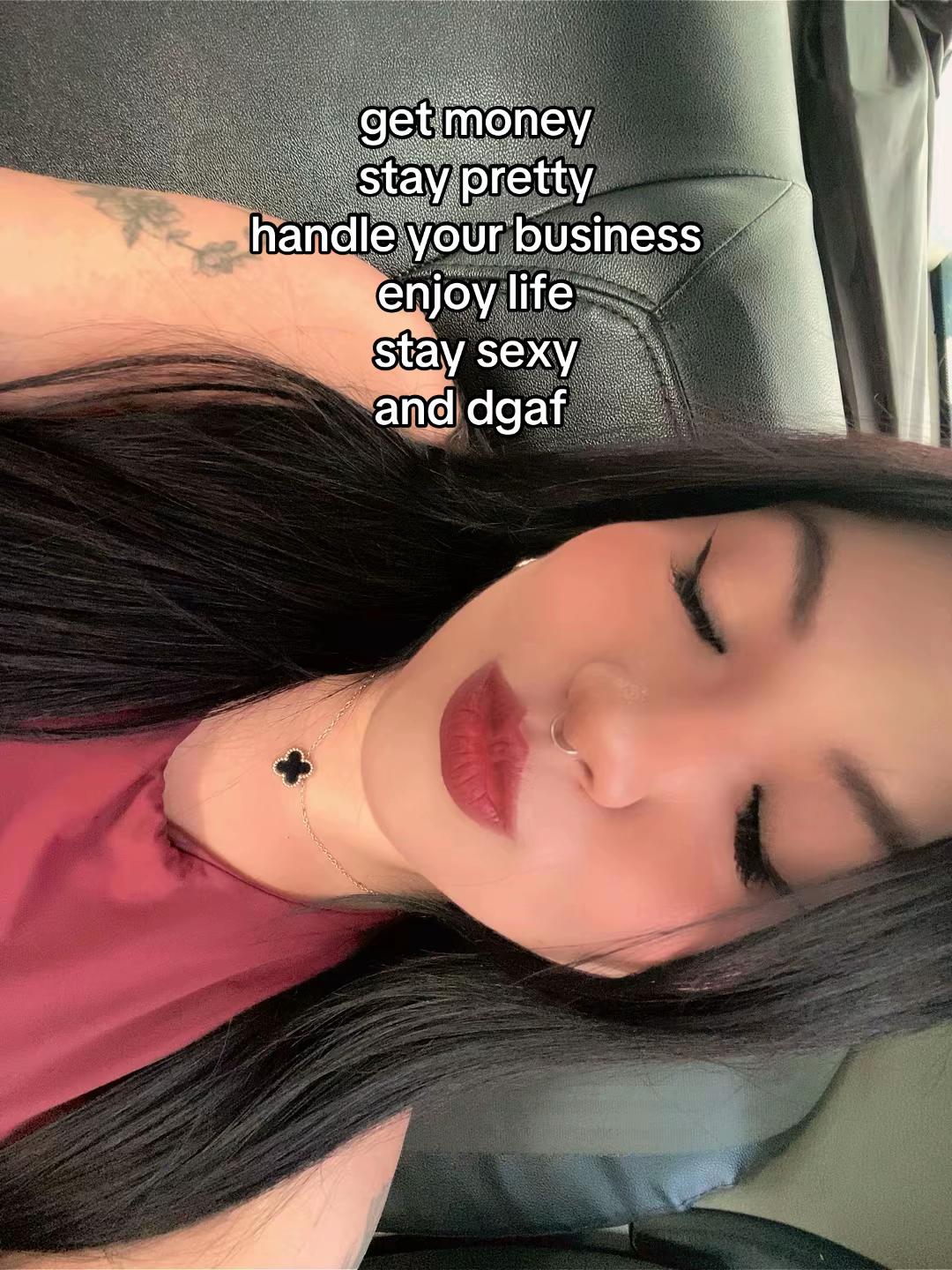 @𝐕𝐢𝐯𝐢💋