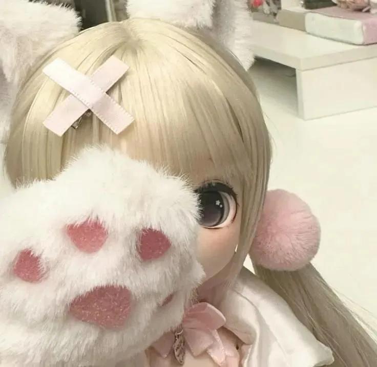 @•