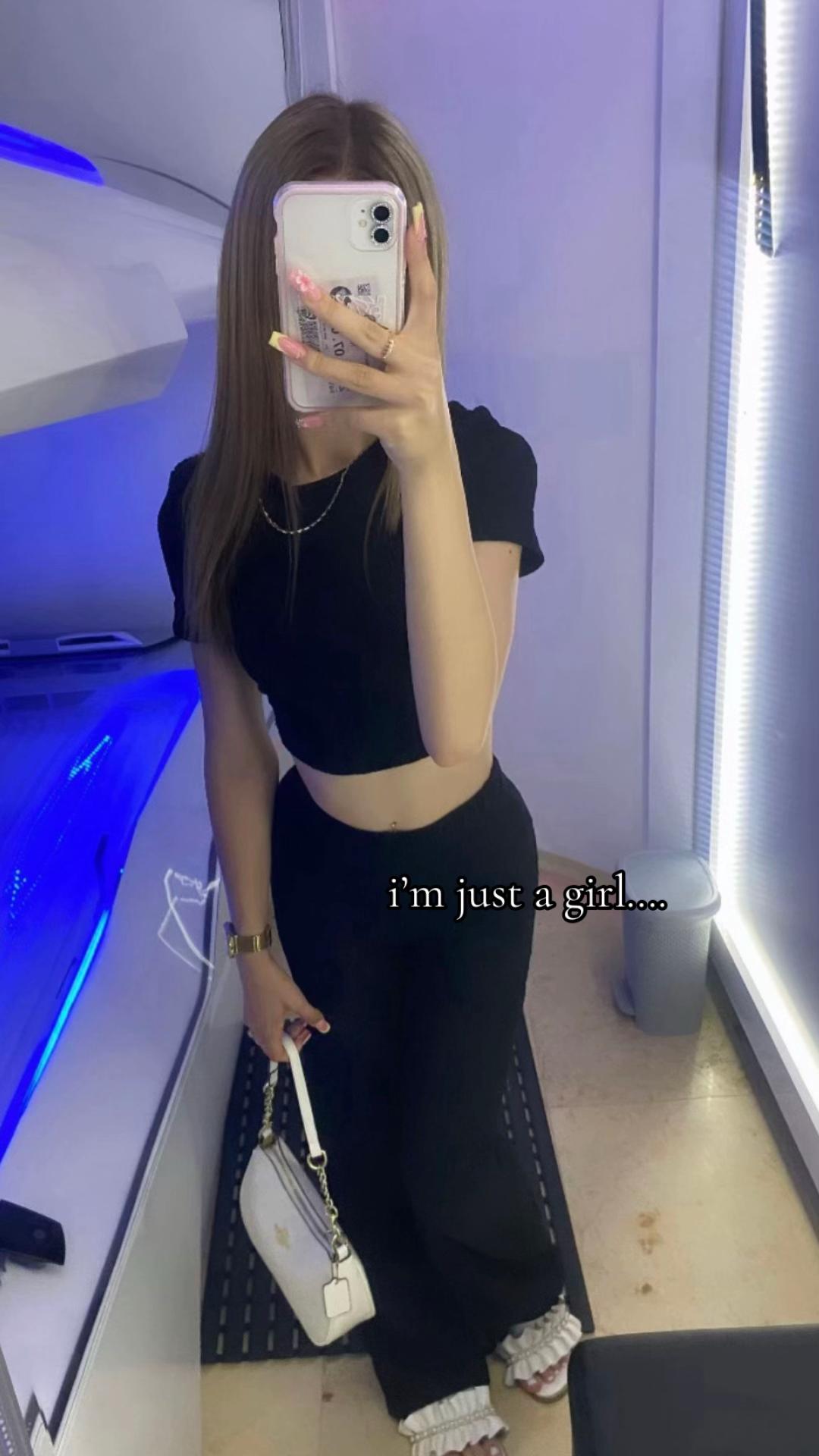 @๐
๐จ๐๐จ๐ซ ๐๐ข๐ง๐ญ๐ข๐๐