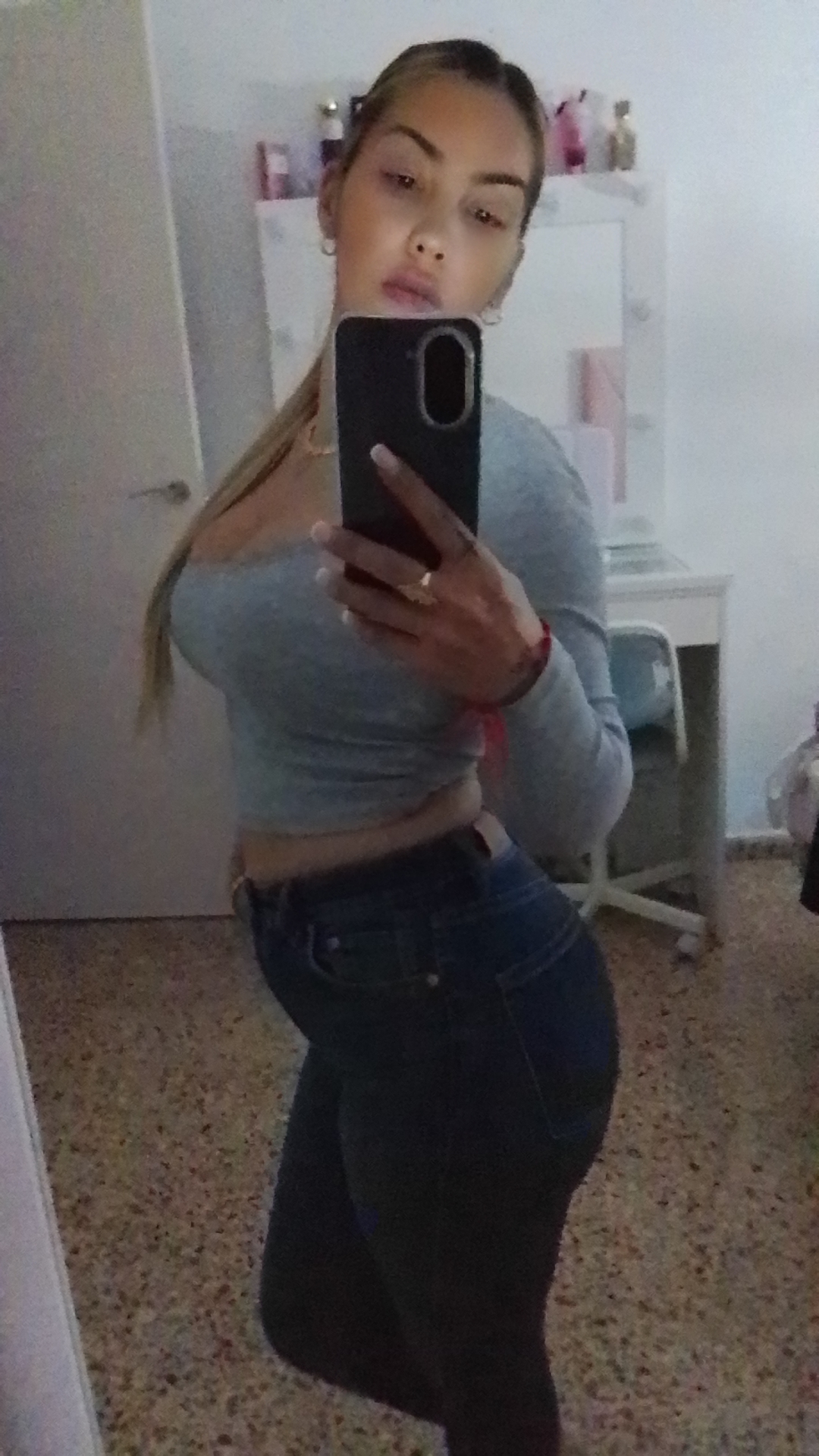 @Tania