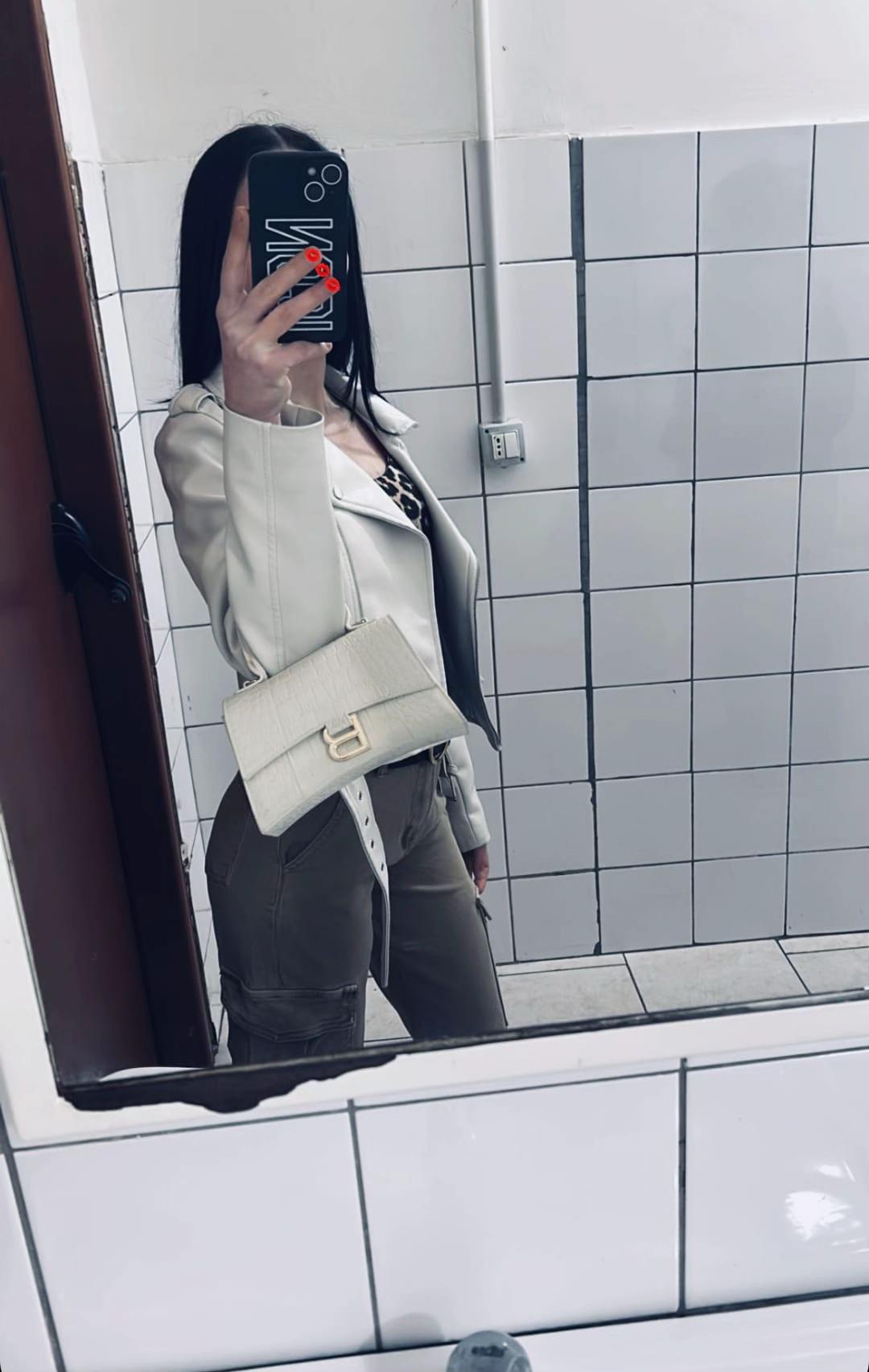 @𝓜𝓪𝓻𝓽𝓲𝓷𝓪🍒