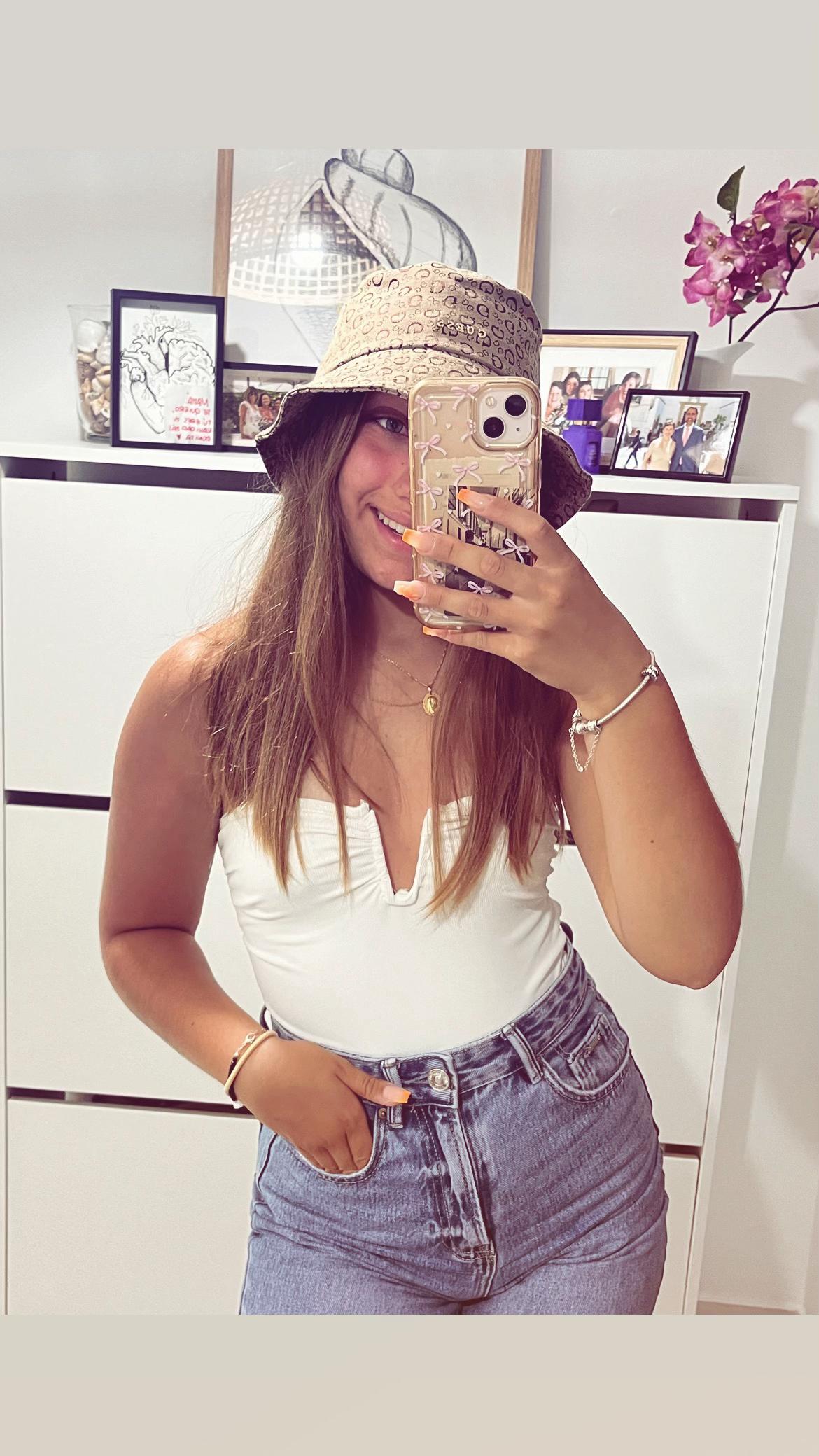 @Angelaajuradoo2__
