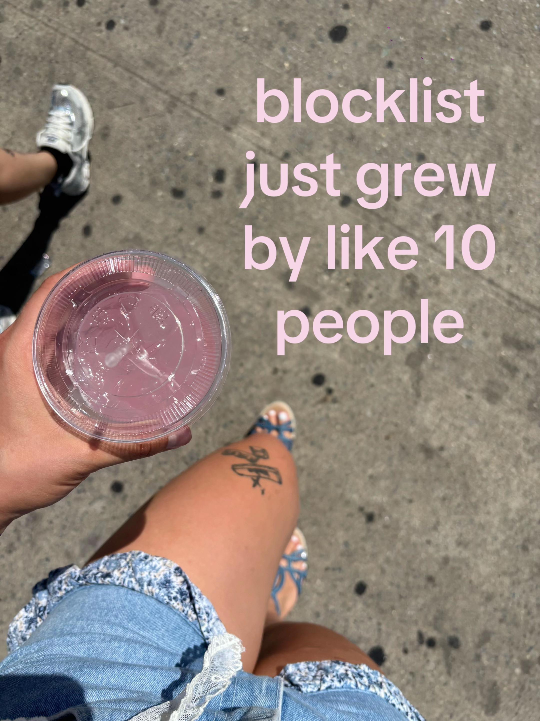 @leavesloneczkoalone