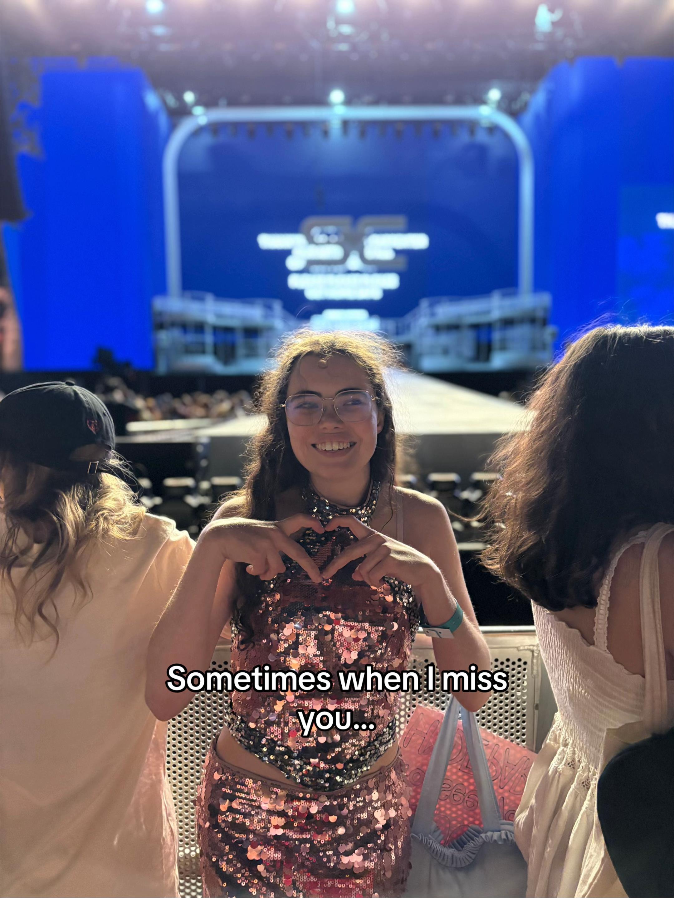 @Kirsten🐾 (FANACCOUNT)