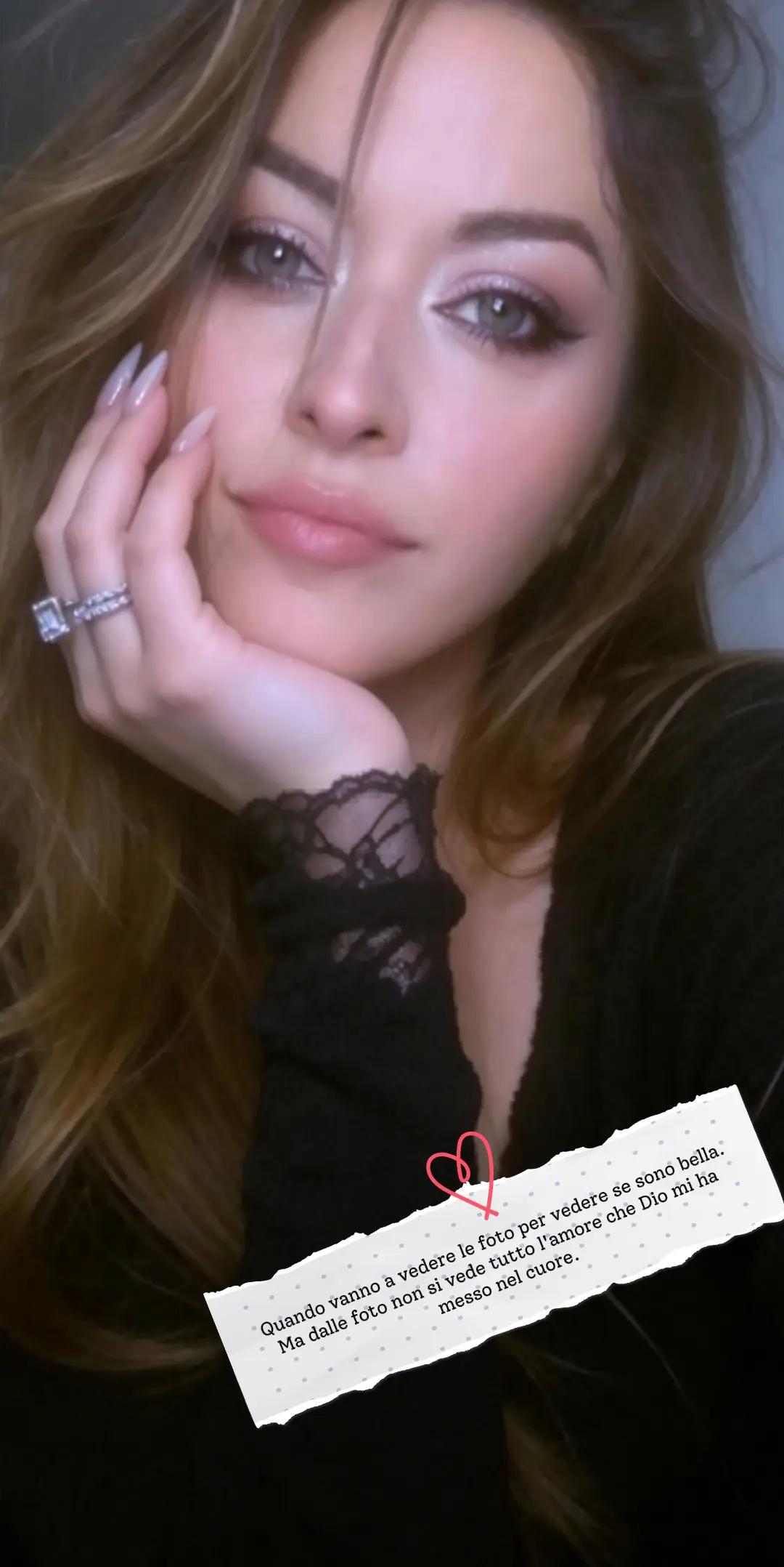 @Simona 💋. Ti segue.