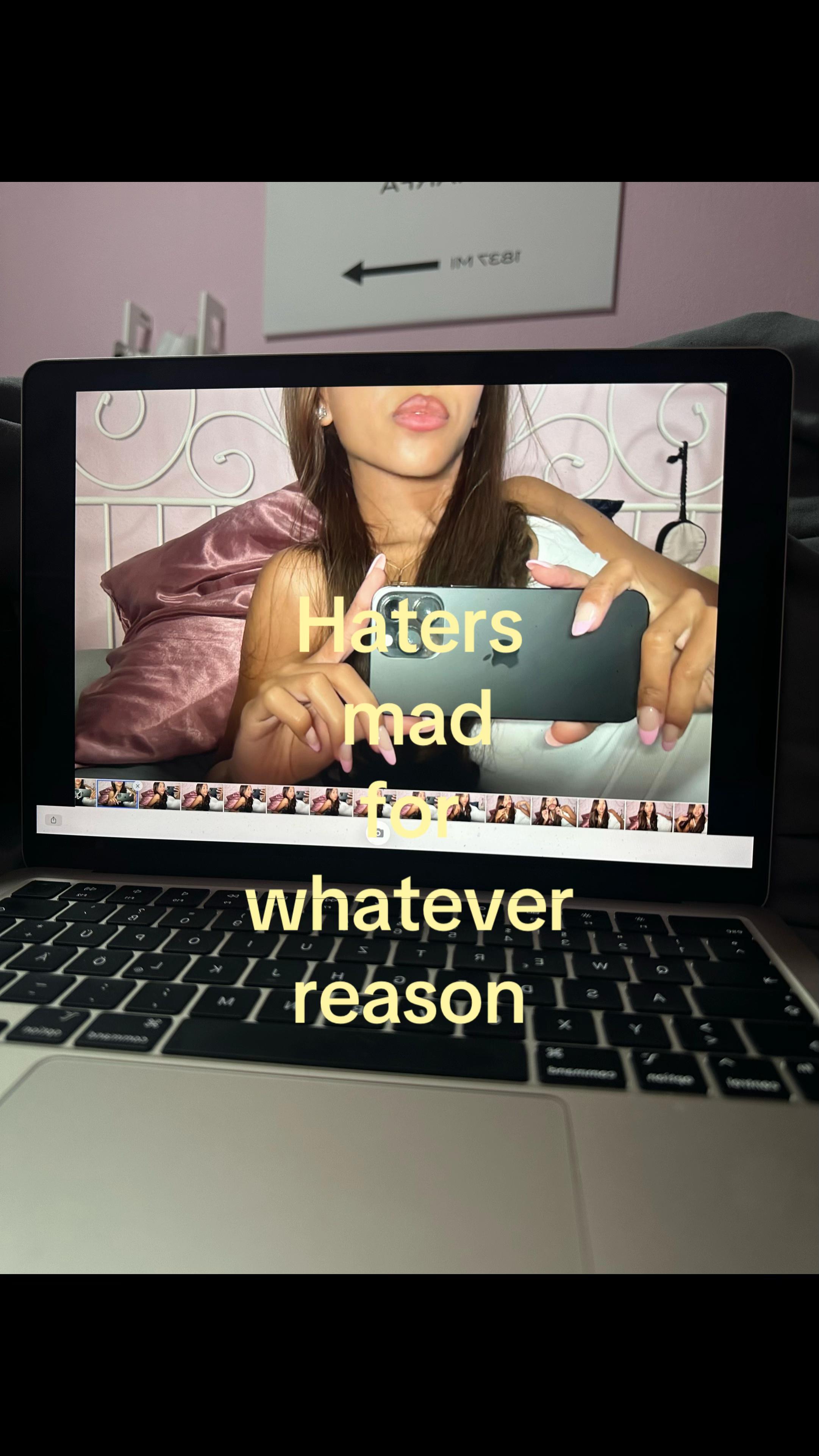 @JULIE 🍓