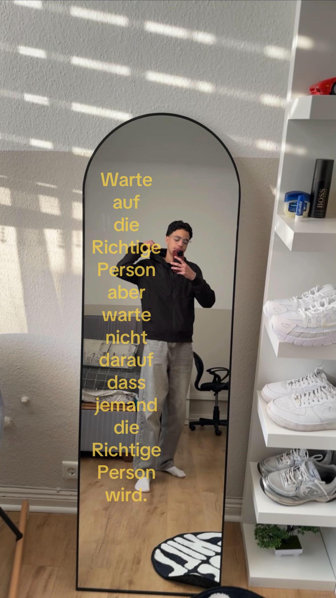 @🦦