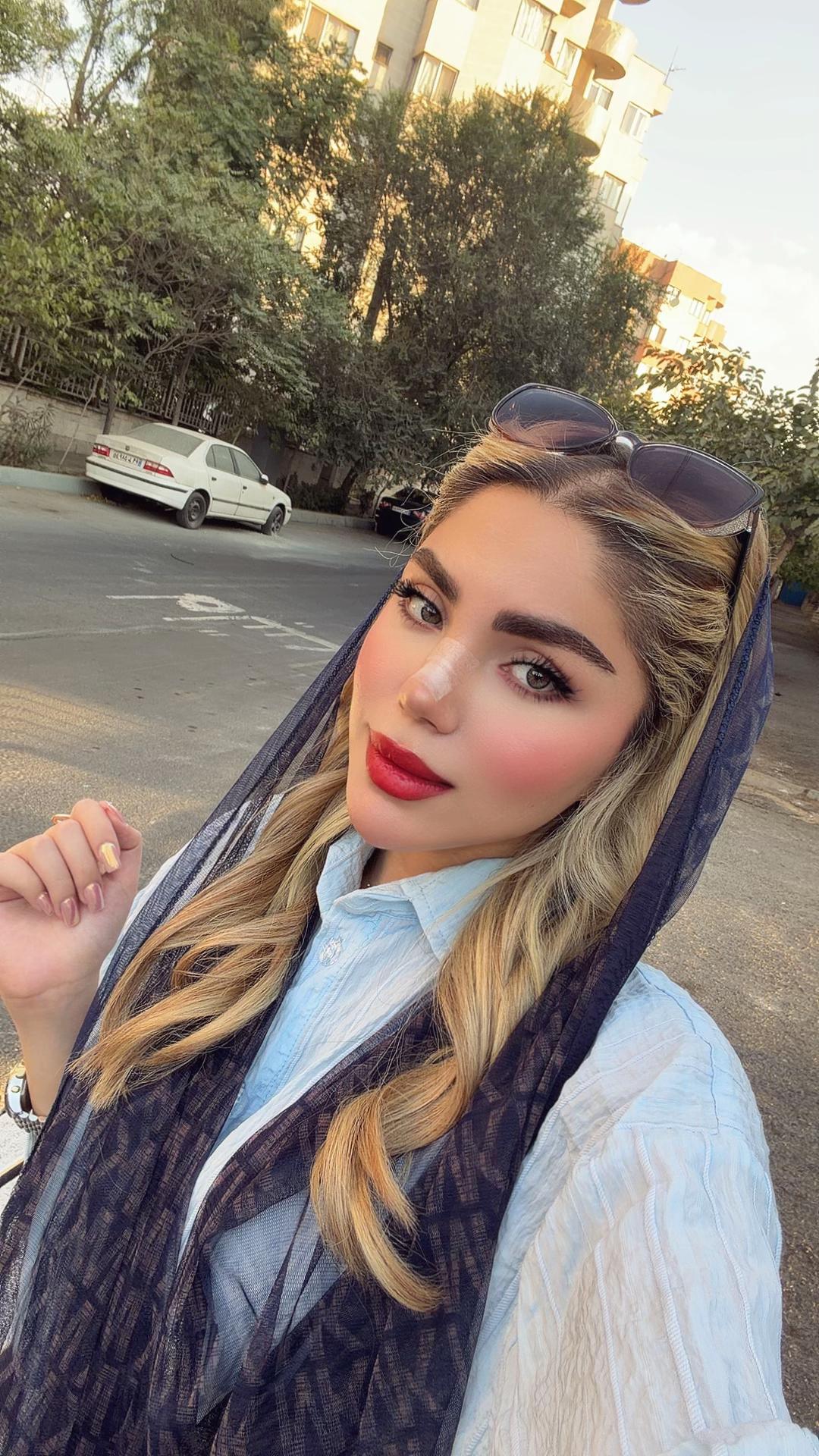 @saharhoseini