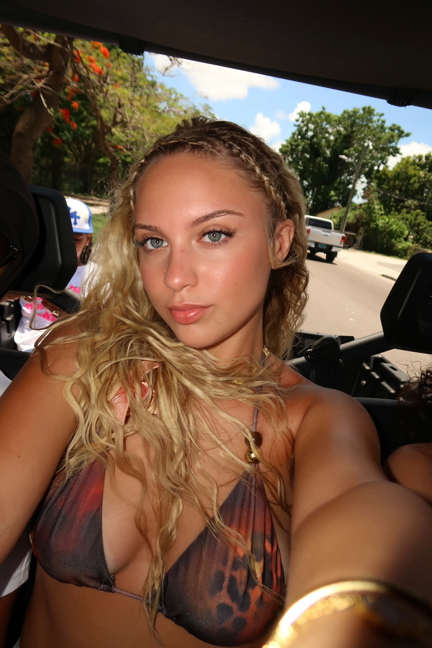 @9loriana