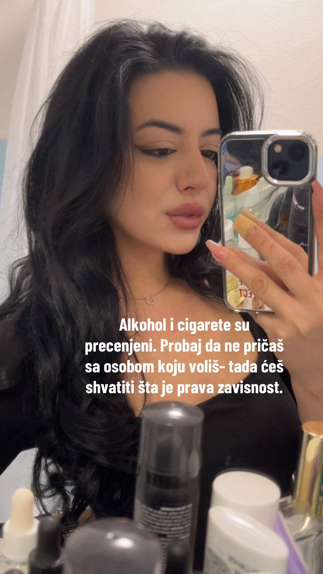 @Ana 🪽