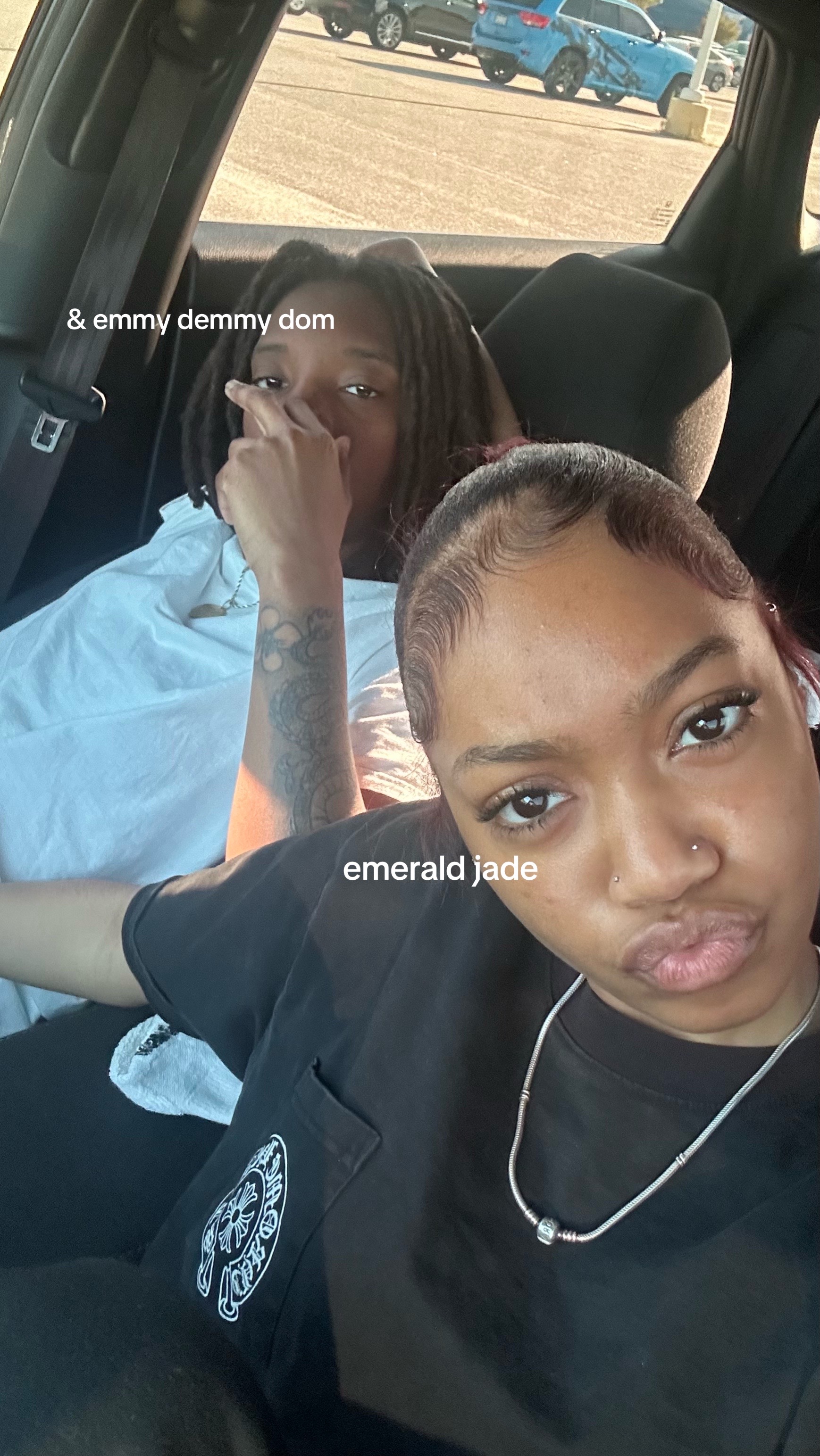 @￶