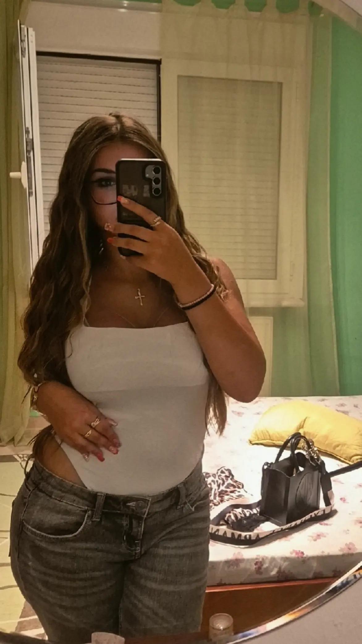 @𝒗𝒆𝒓𝒐𝒏𝒊𝒌𝒊_