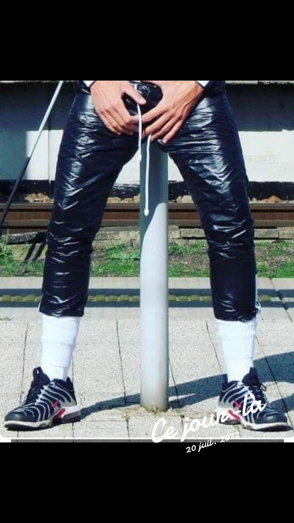@LeoLoveSneakers
