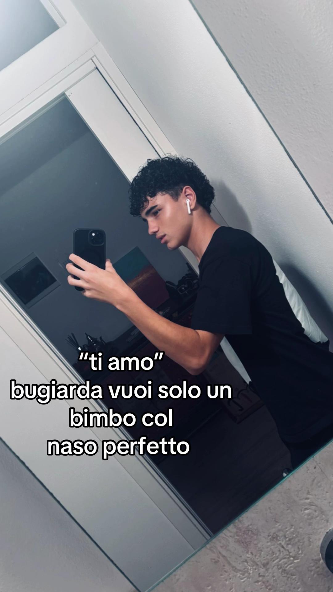 @𖣂