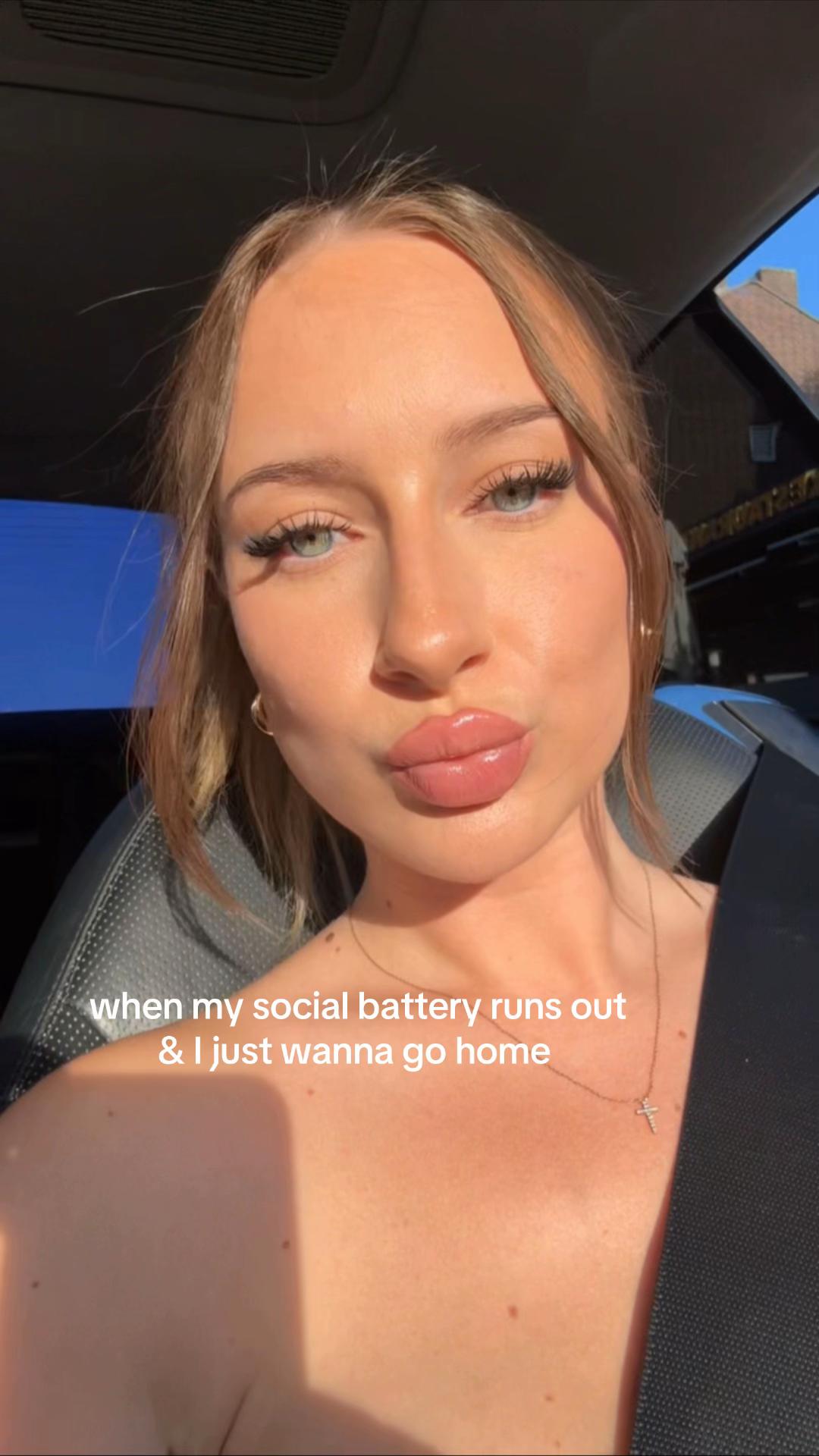 @Larissaxra