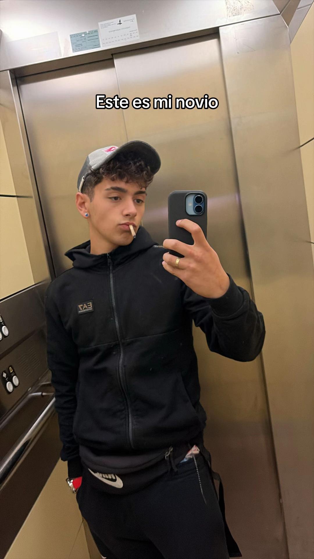 @🦦