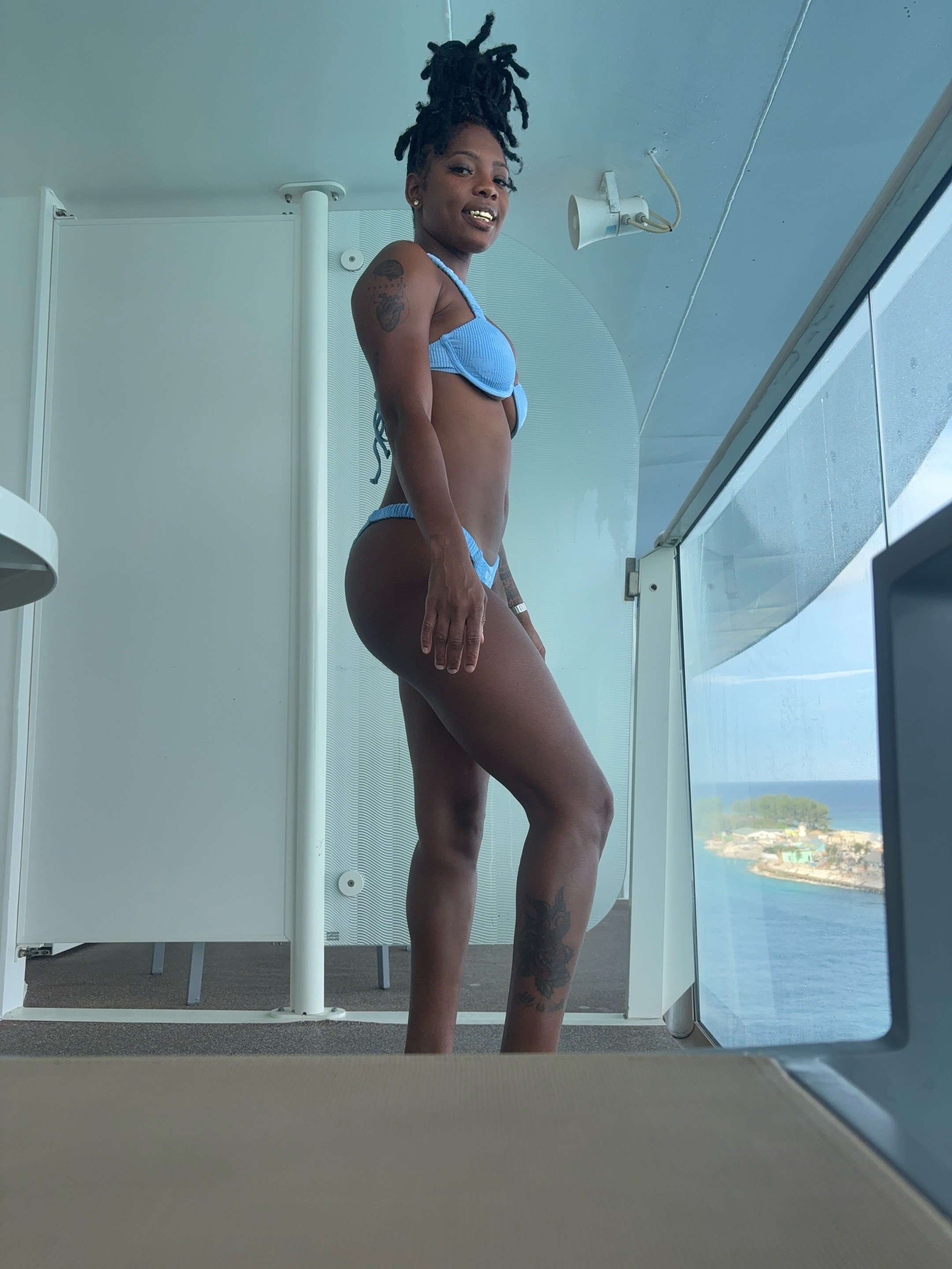 @_goldiezee