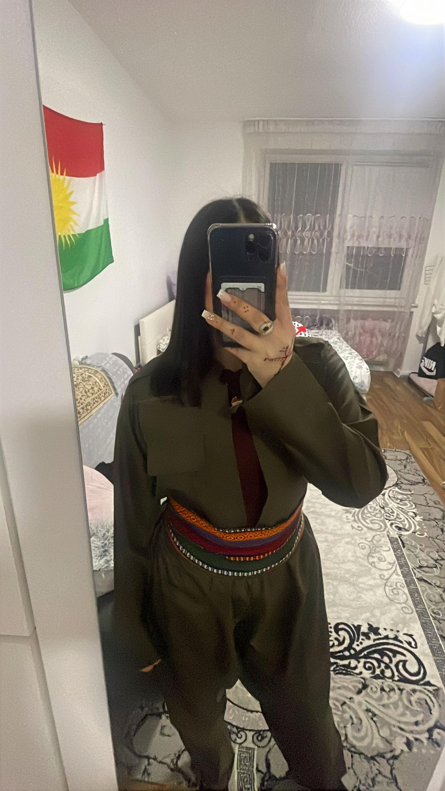 @Kurdi⁷