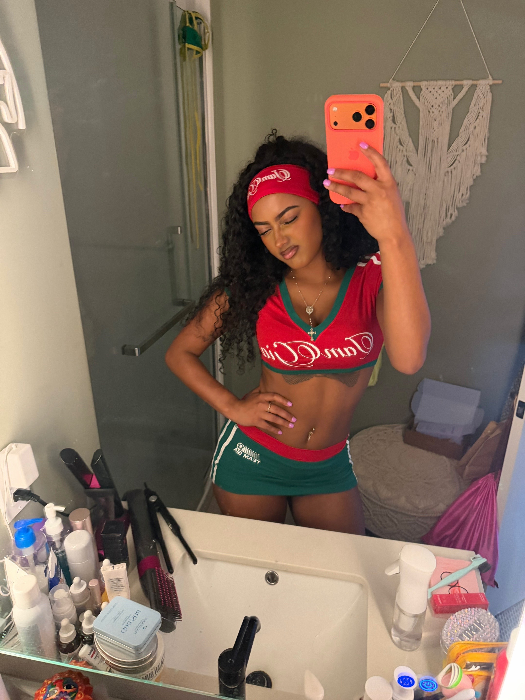 @peachesncream