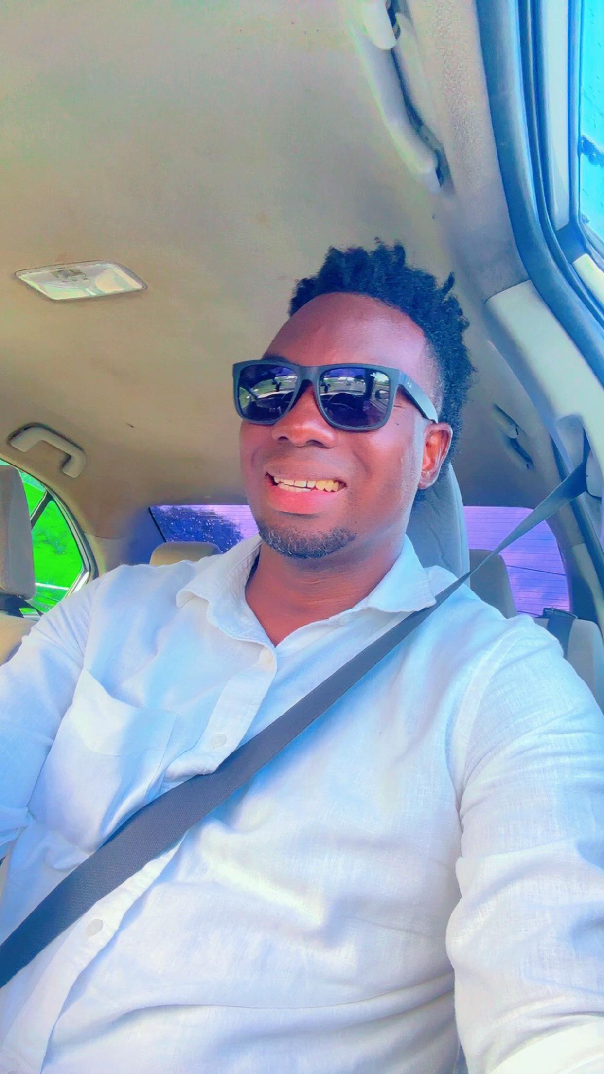 @AfrikanGyant
